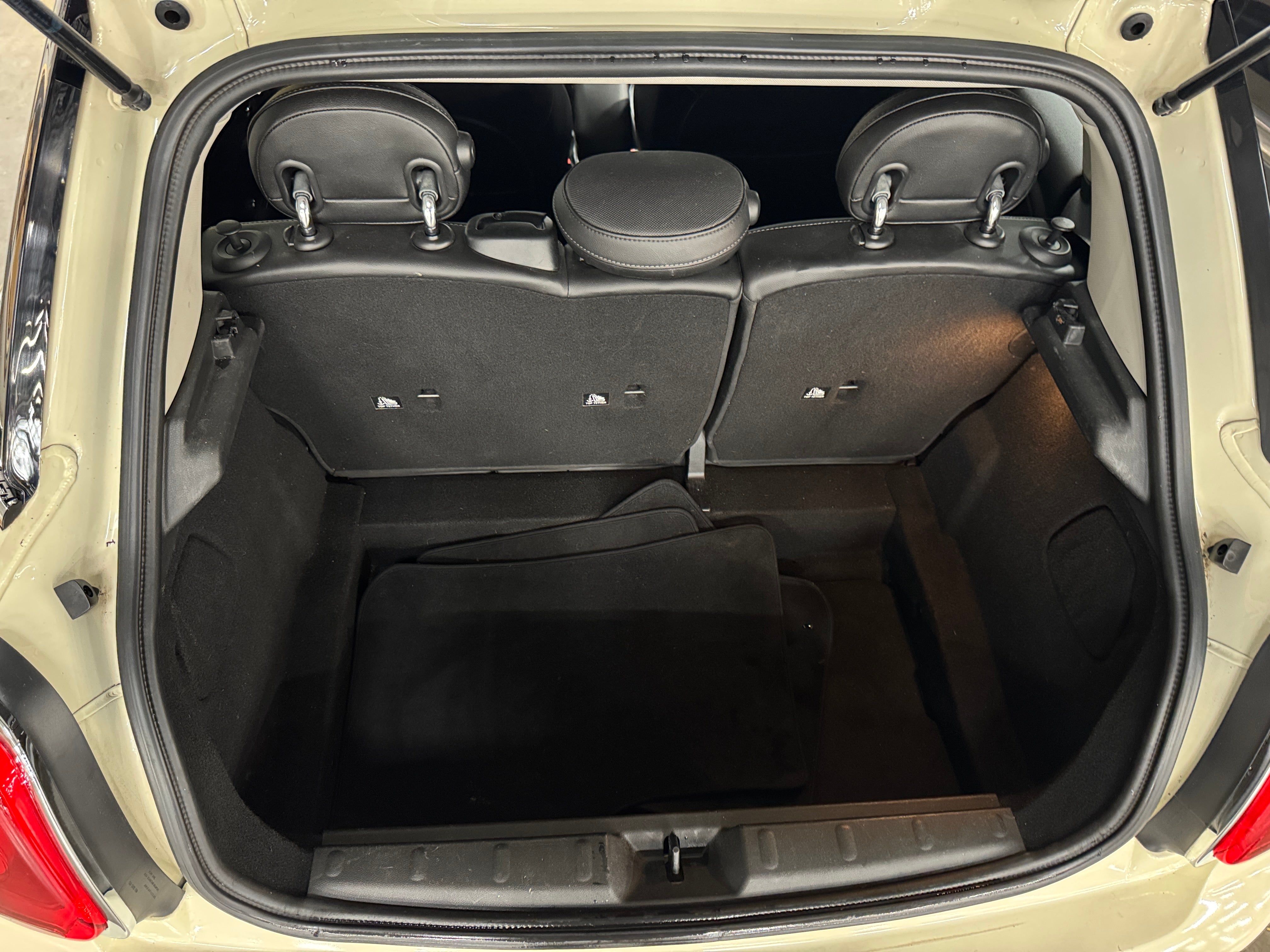 2016 MINI Cooper Hardtop 4 Door 7