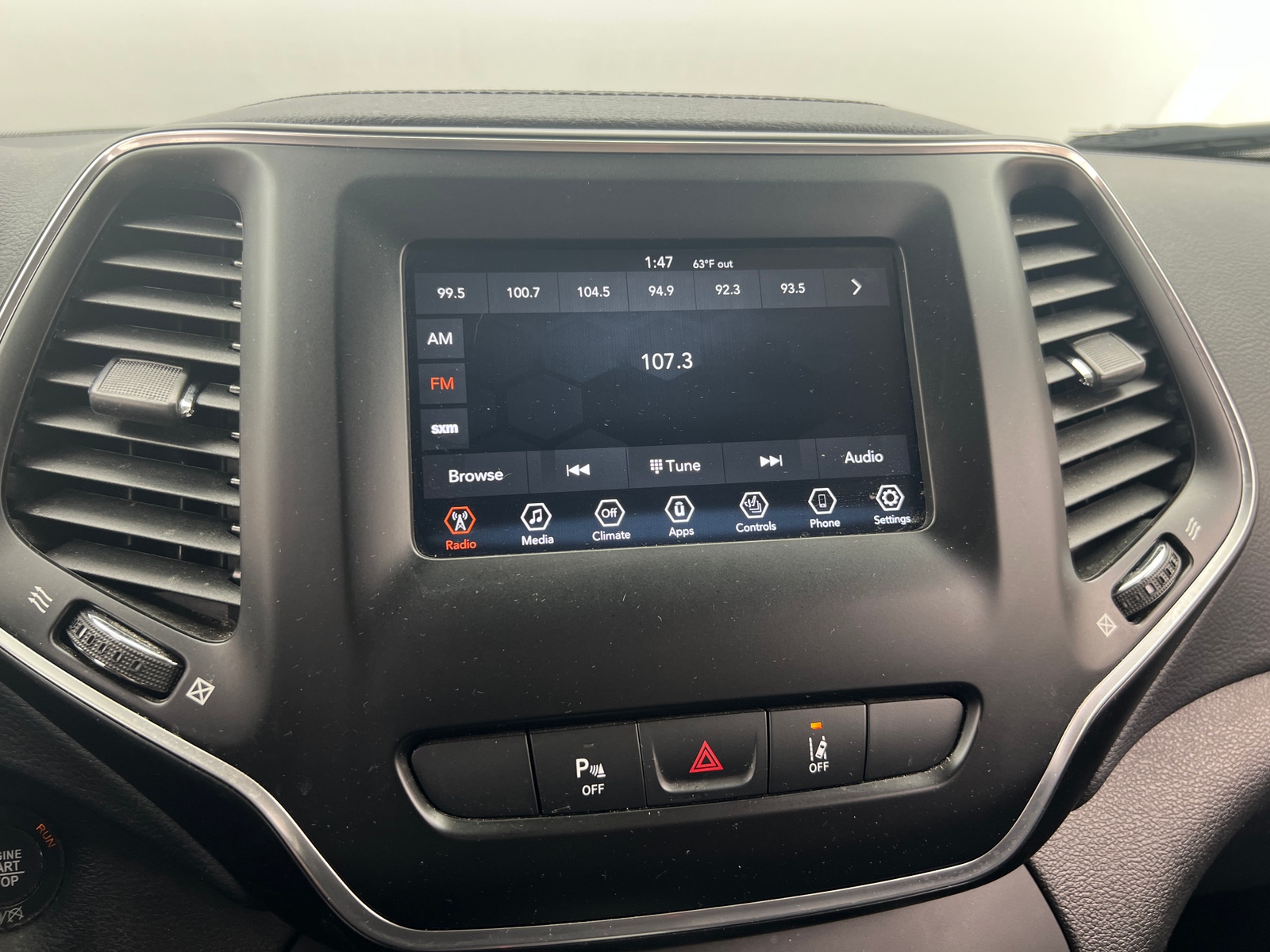 Thumbnail: 2021 Jeep Cherokee - 3