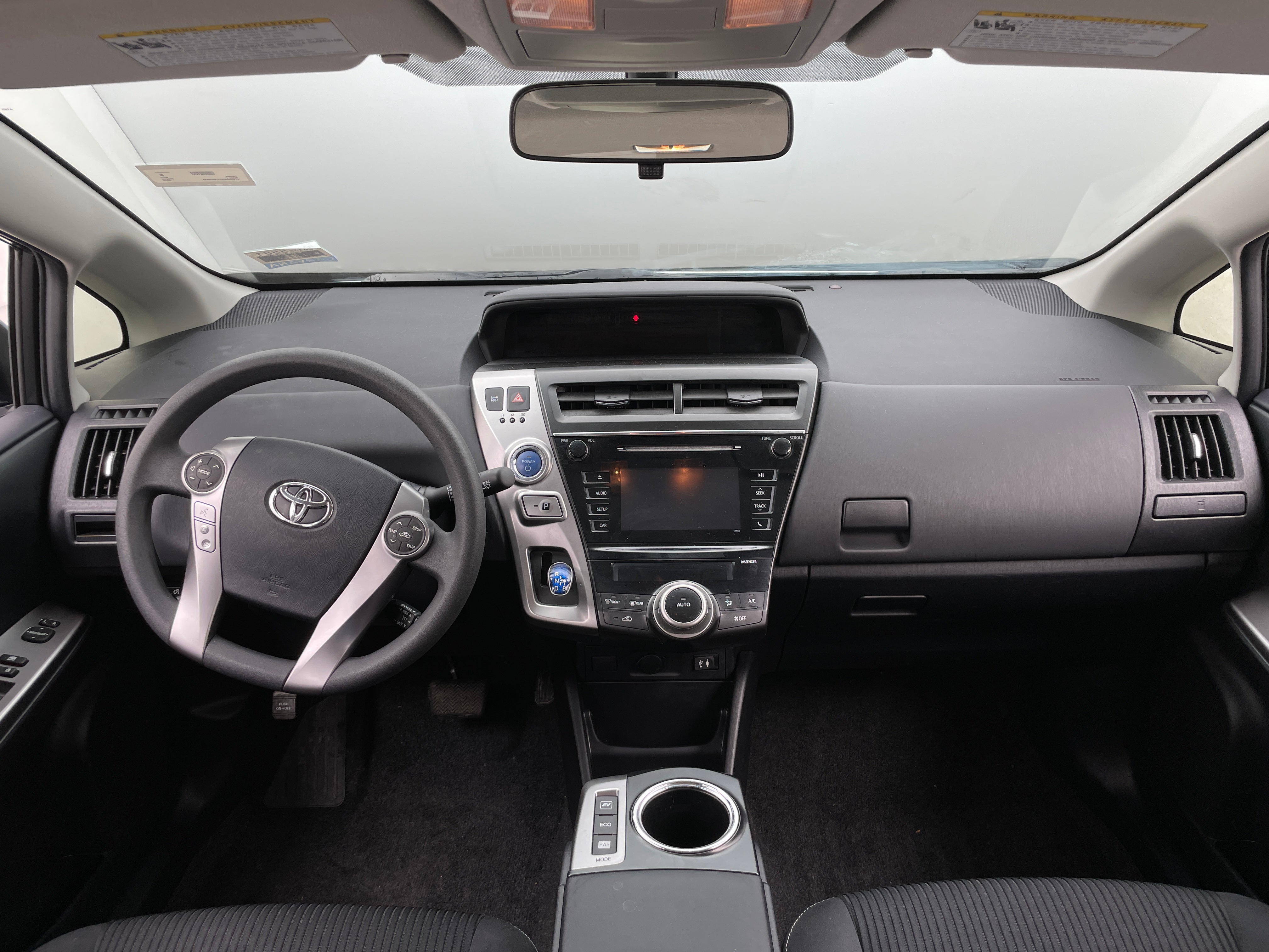 2015 Toyota Prius v Two 3