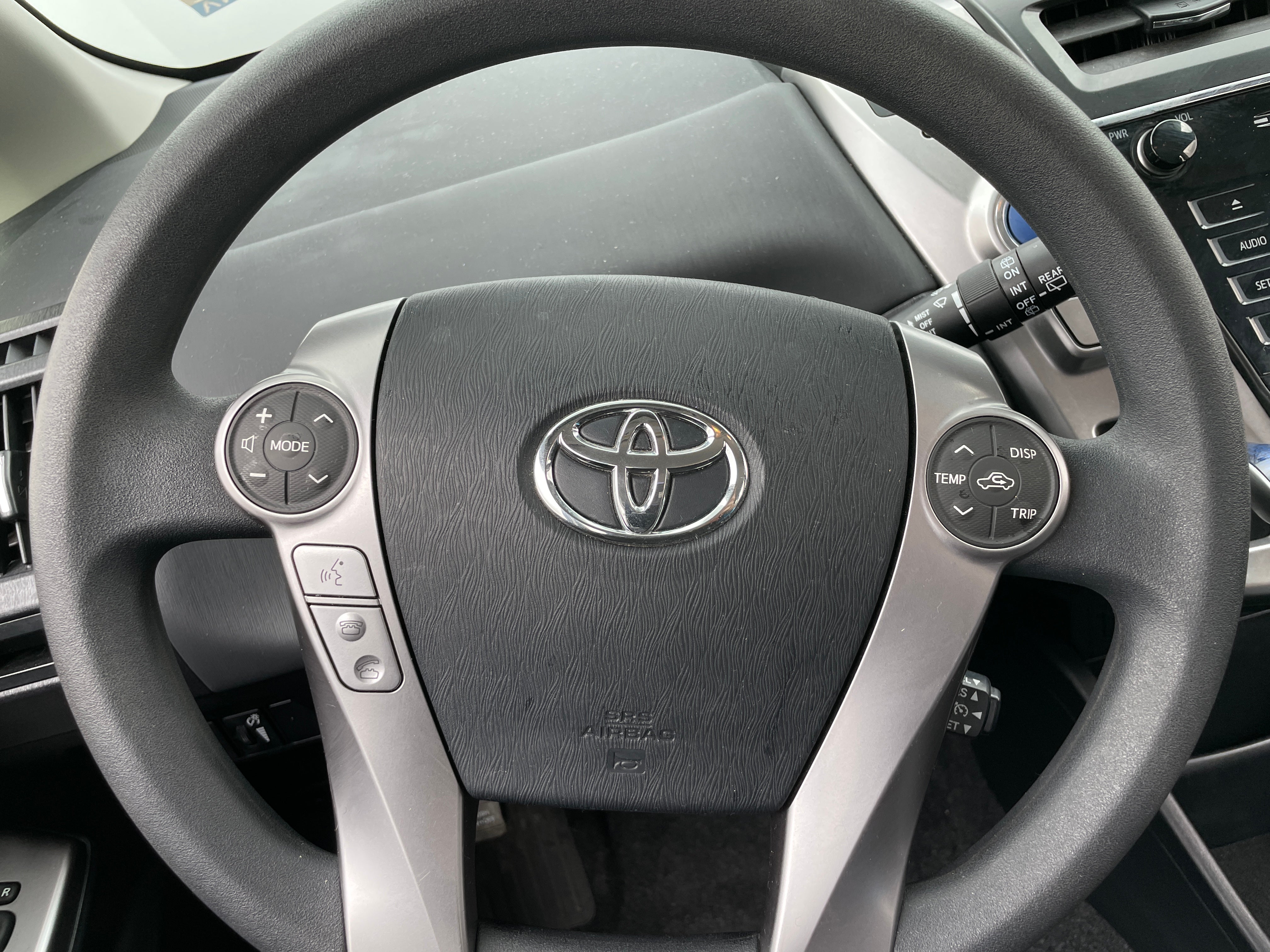 2015 Toyota Prius v Two 5