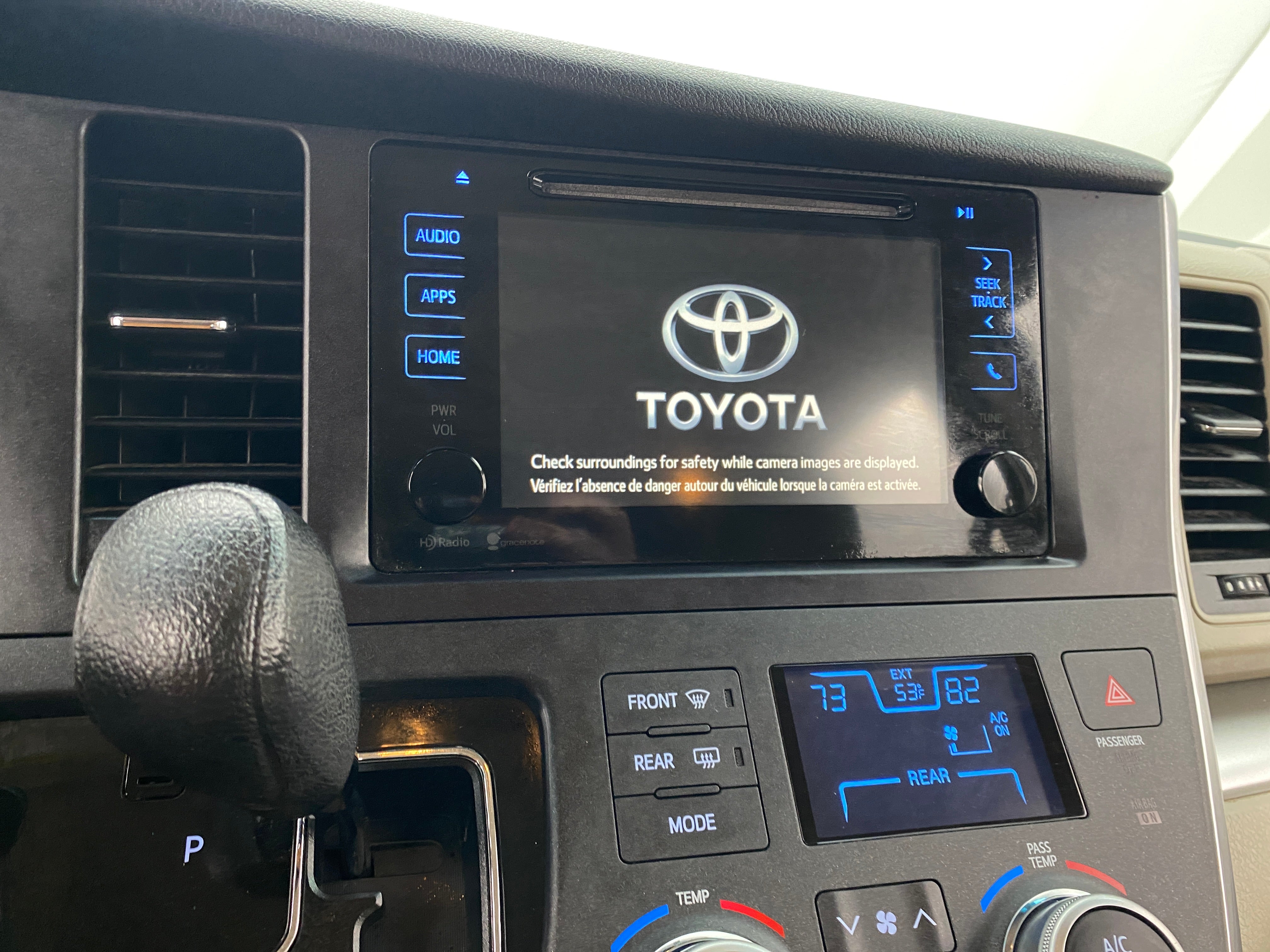 2015 Toyota Sienna LE 4