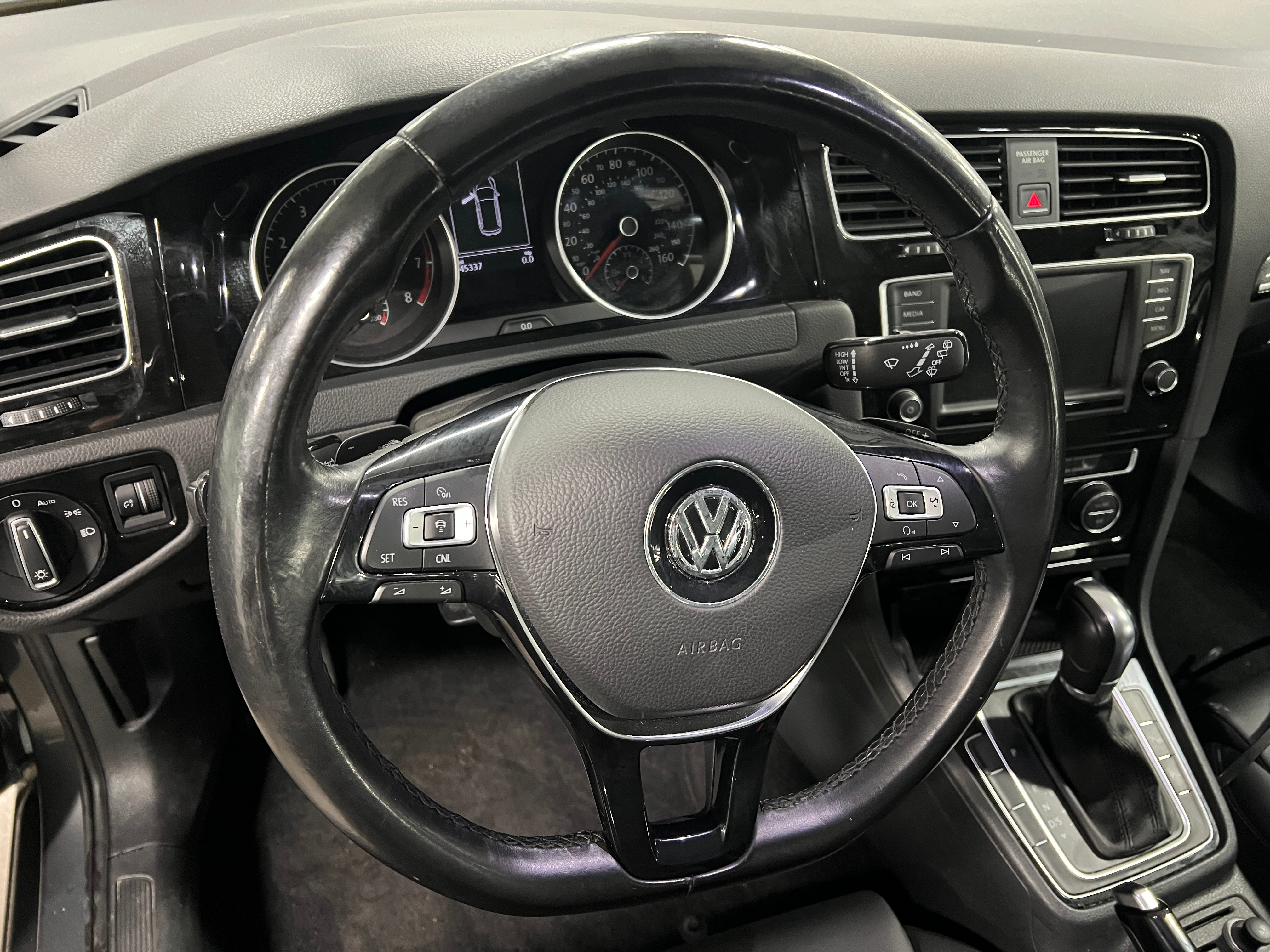 2016 Volkswagen e-Golf SE 5