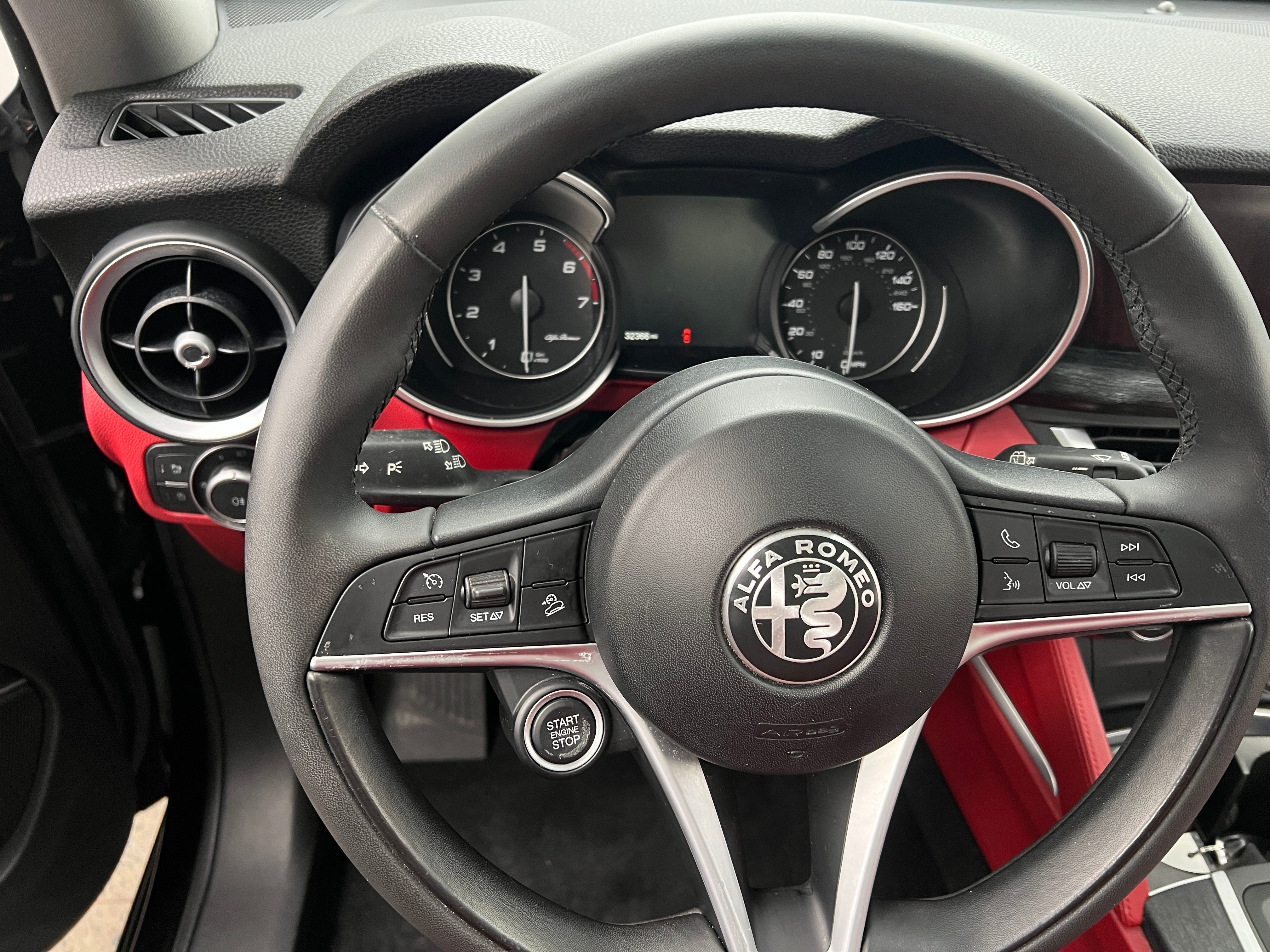 2019 Alfa Romeo Stelvio Base 4