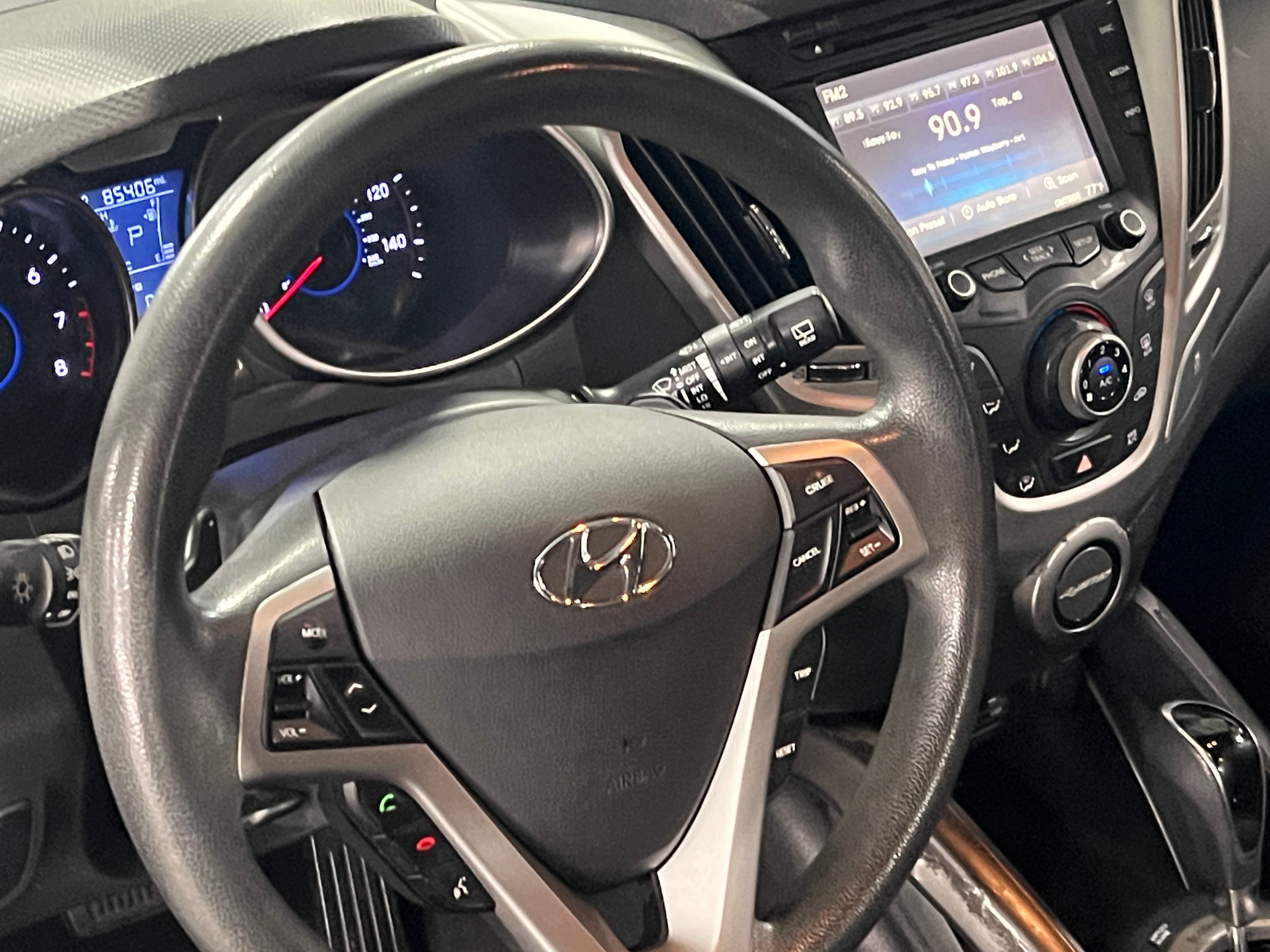 2016 Hyundai Veloster Base 4