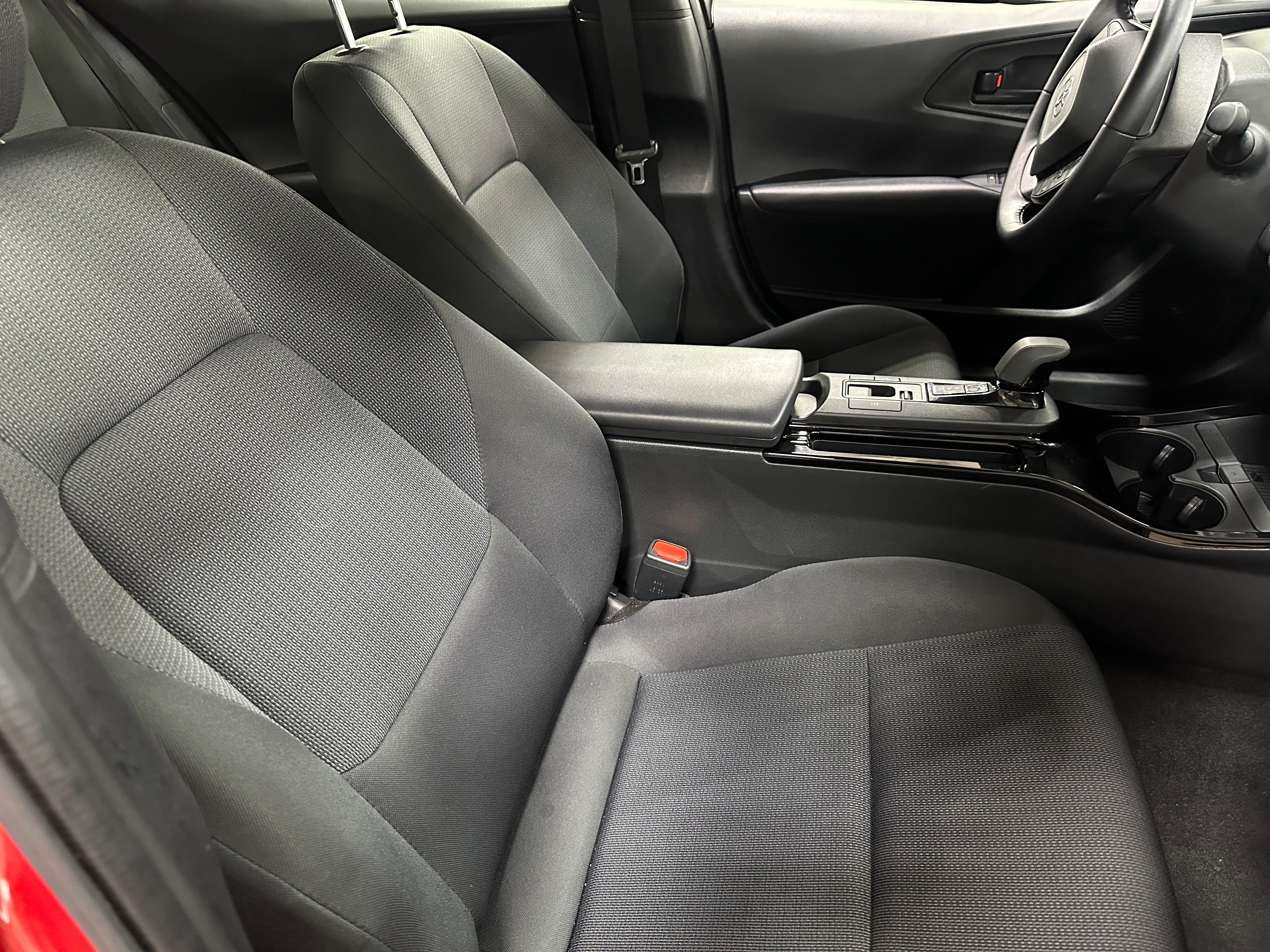 2024 Toyota Prius LE 2