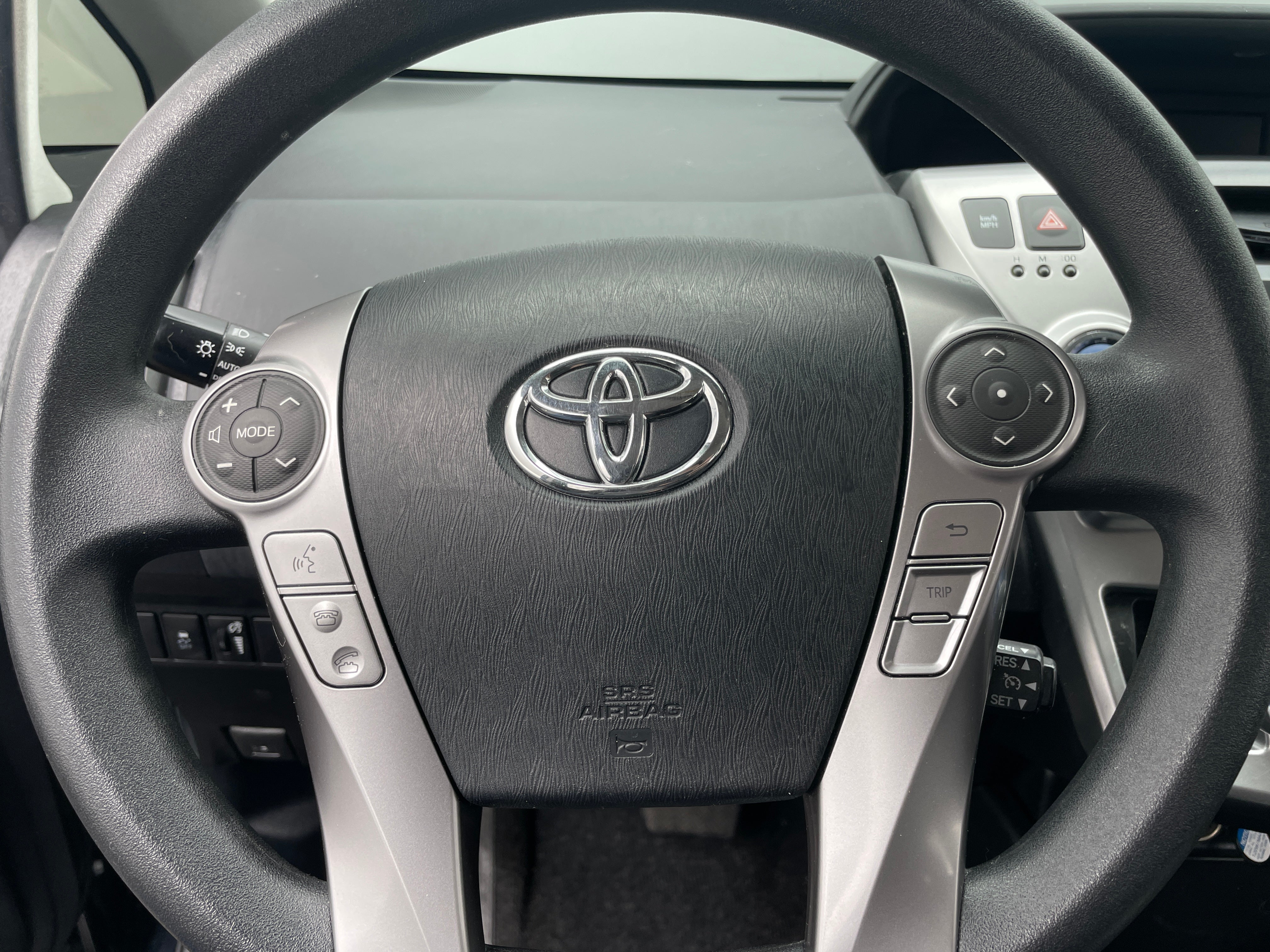 2015 Toyota Prius v Three 5