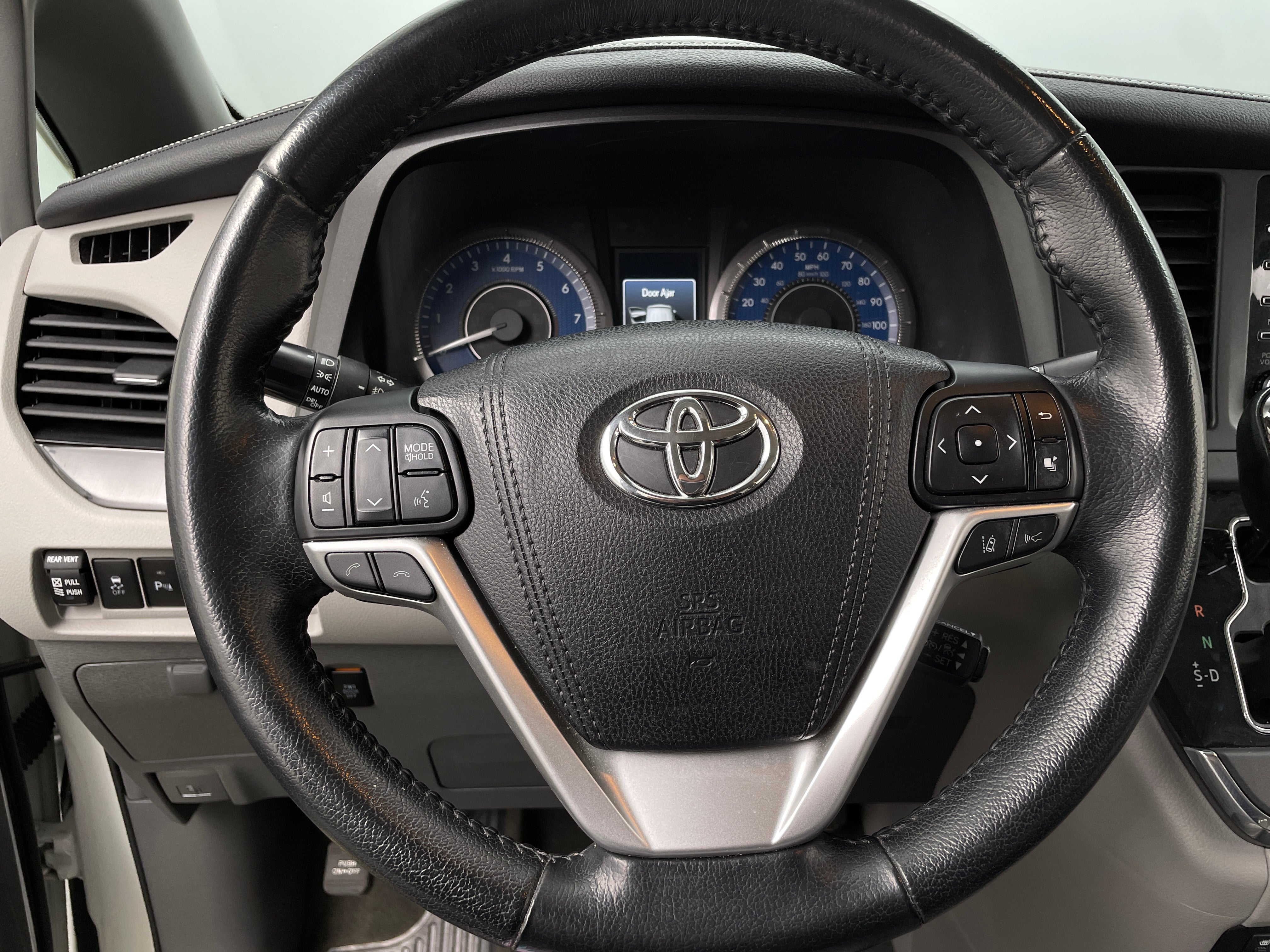 2018 Toyota Sienna XLE 4