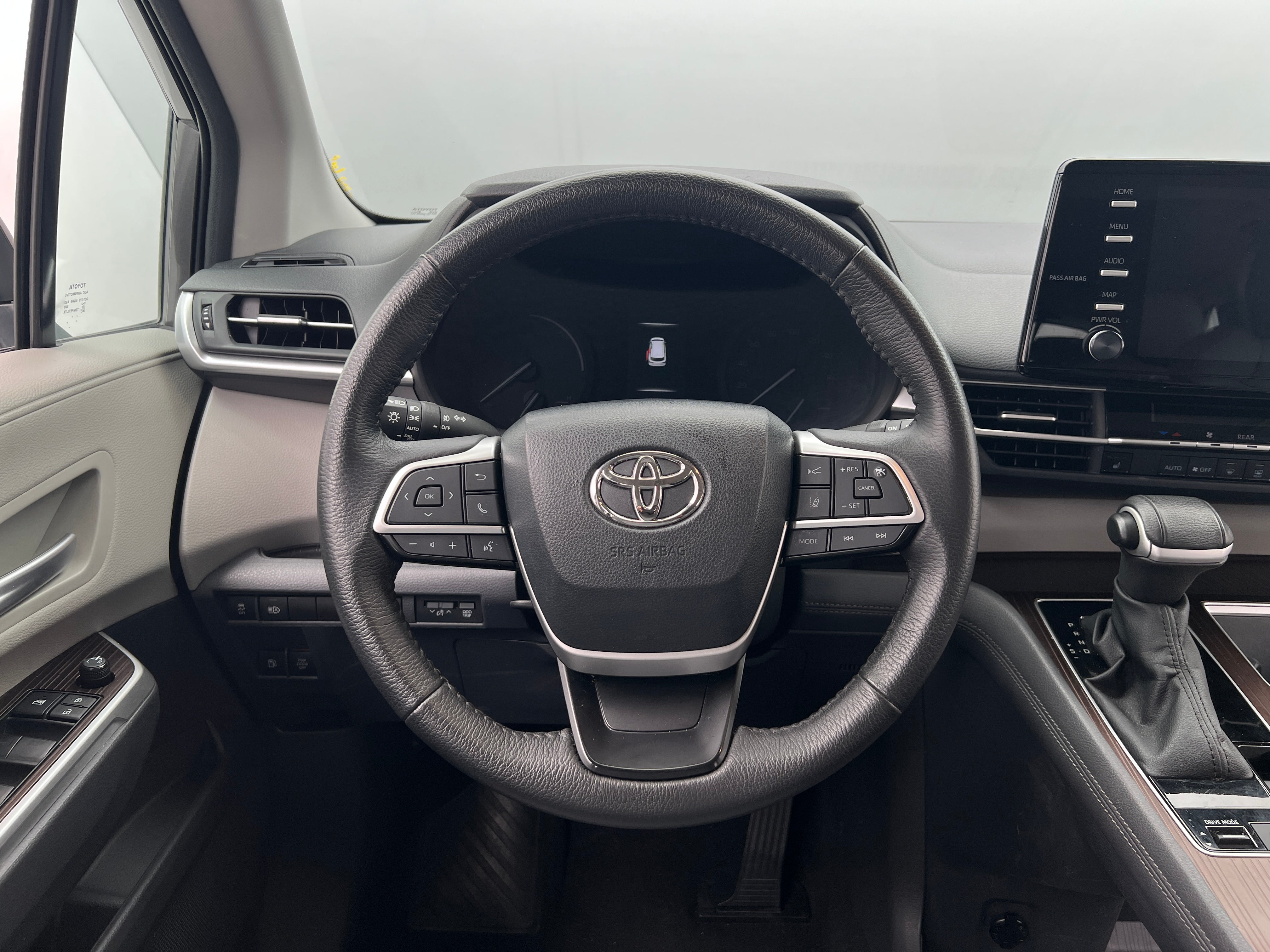 2023 Toyota Sienna XLE 5