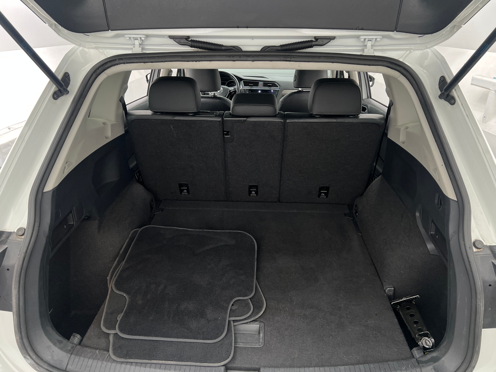 Thumbnail: 2019 Volkswagen Tiguan - 7