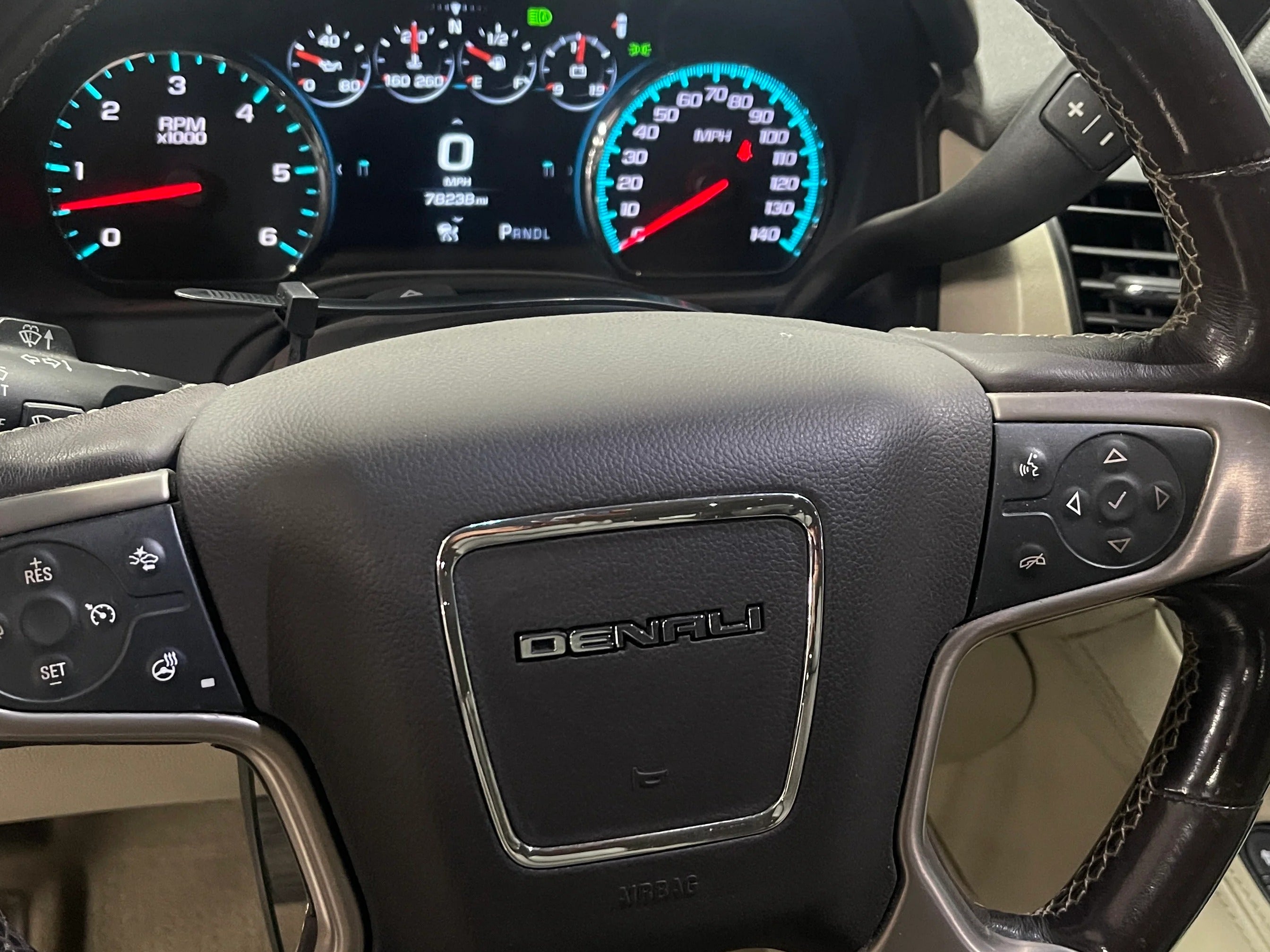 2019 GMC Yukon XL Denali 4