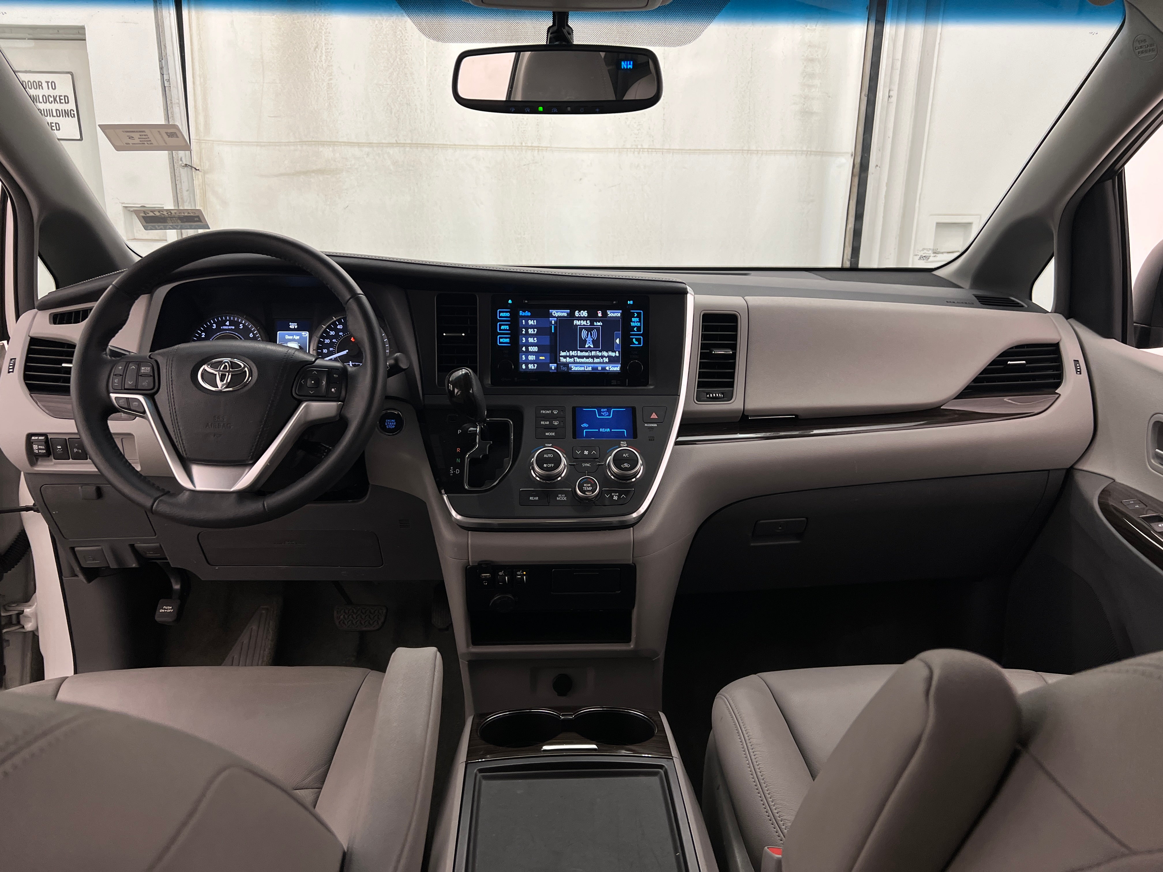 2016 Toyota Sienna XLE 2