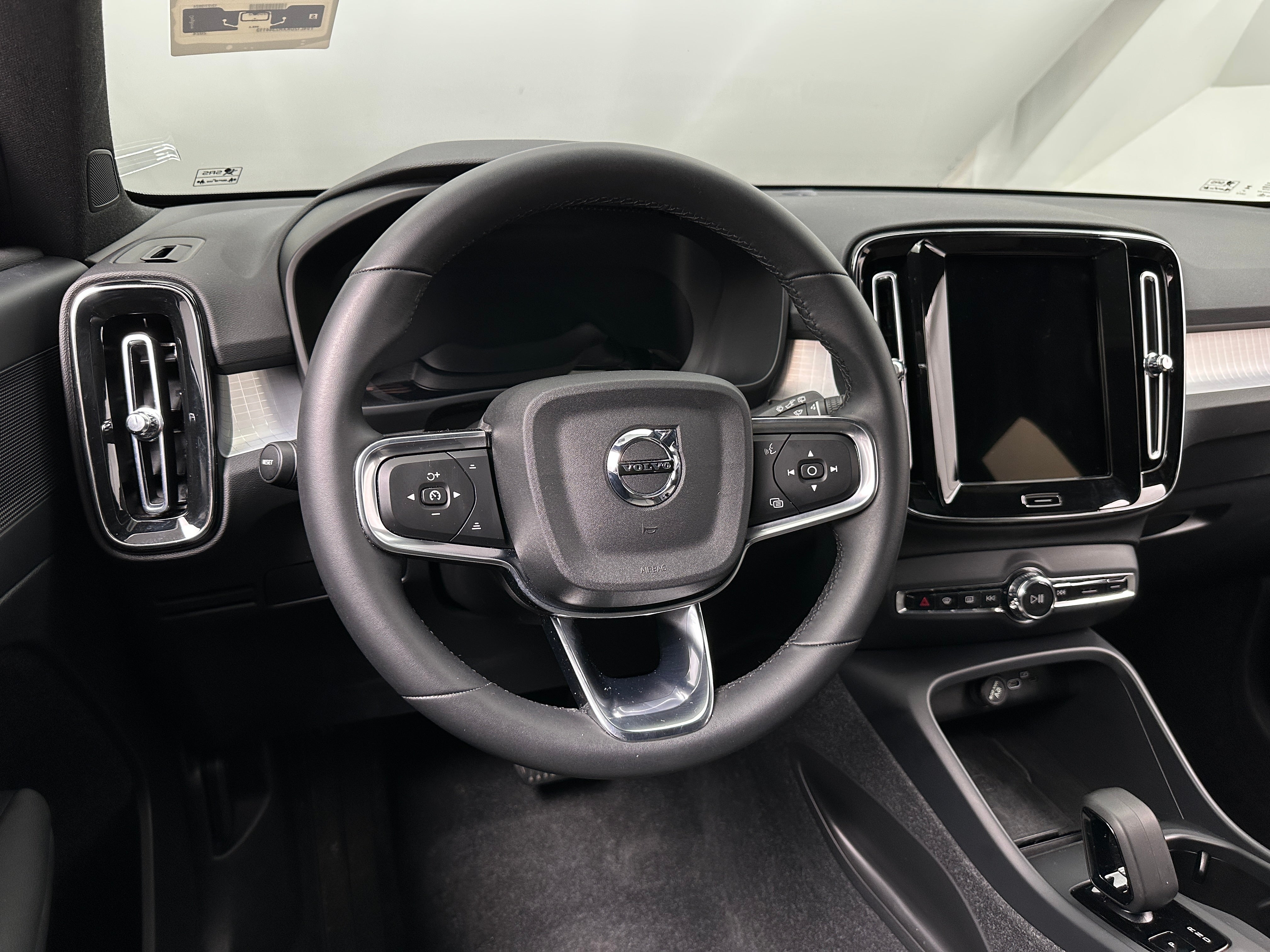 2024 Volvo XC40 B5 Core 5