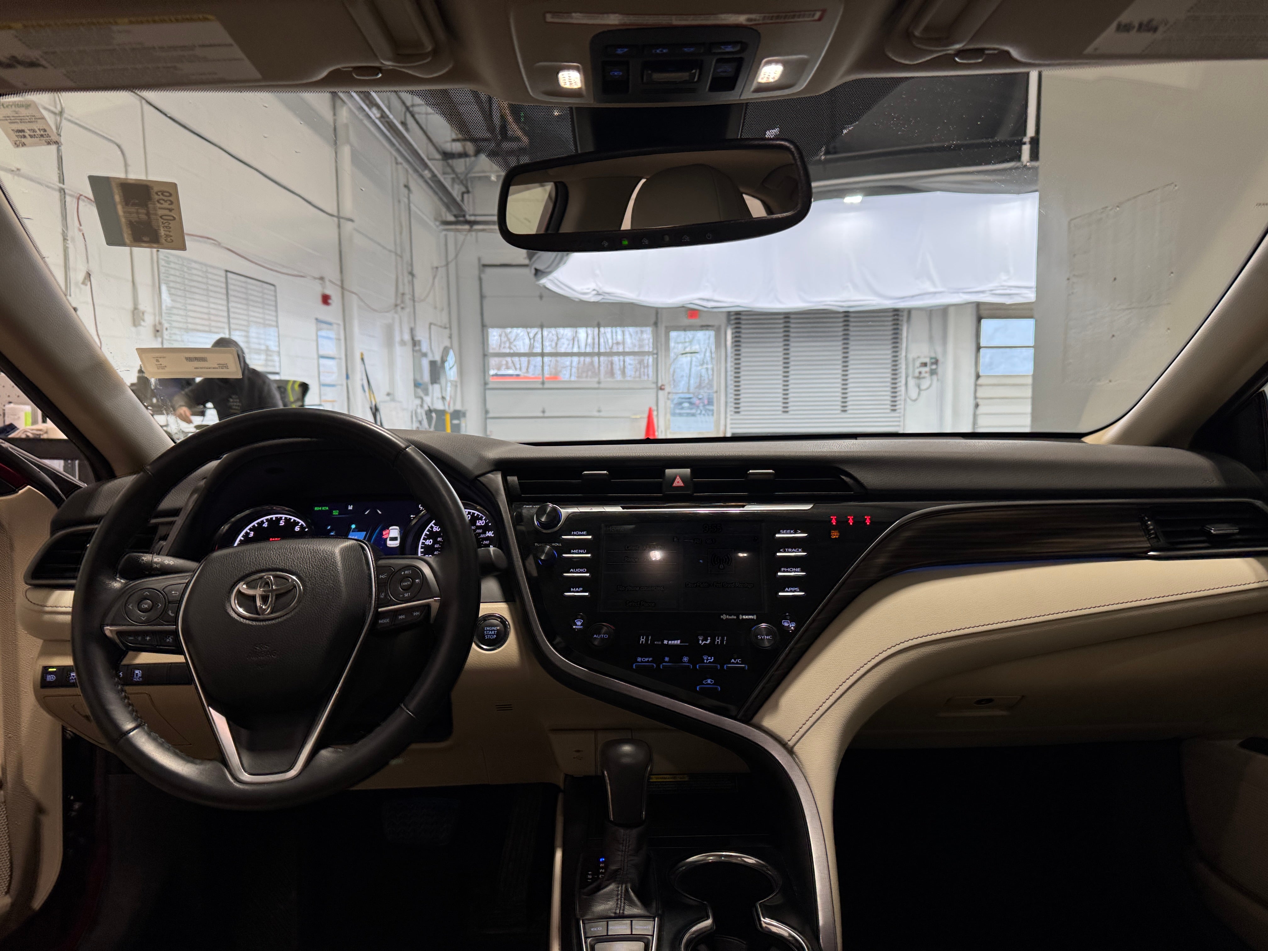 2019 Toyota Camry XLE 2