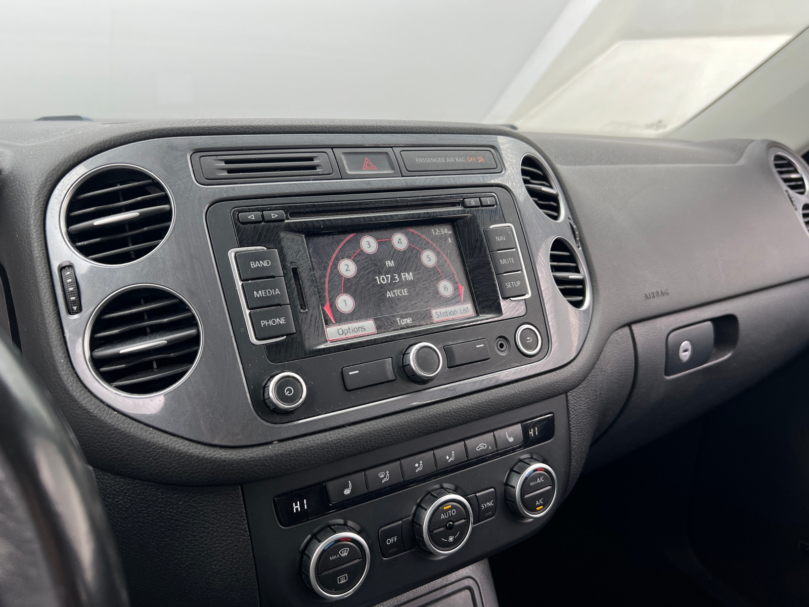 Thumbnail: 2014 Volkswagen Tiguan - 4