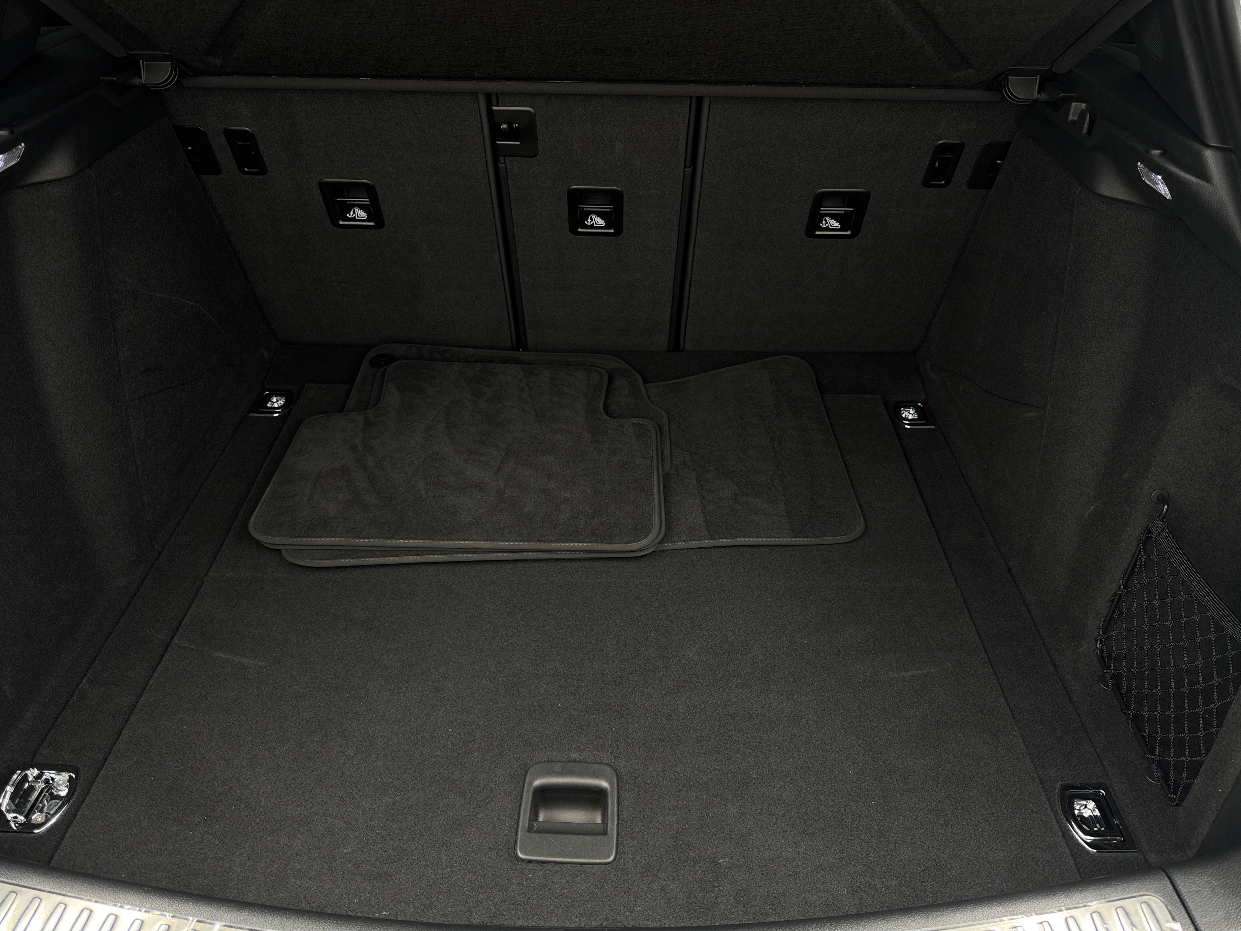 Thumbnail: 2024 Porsche Macan - 7