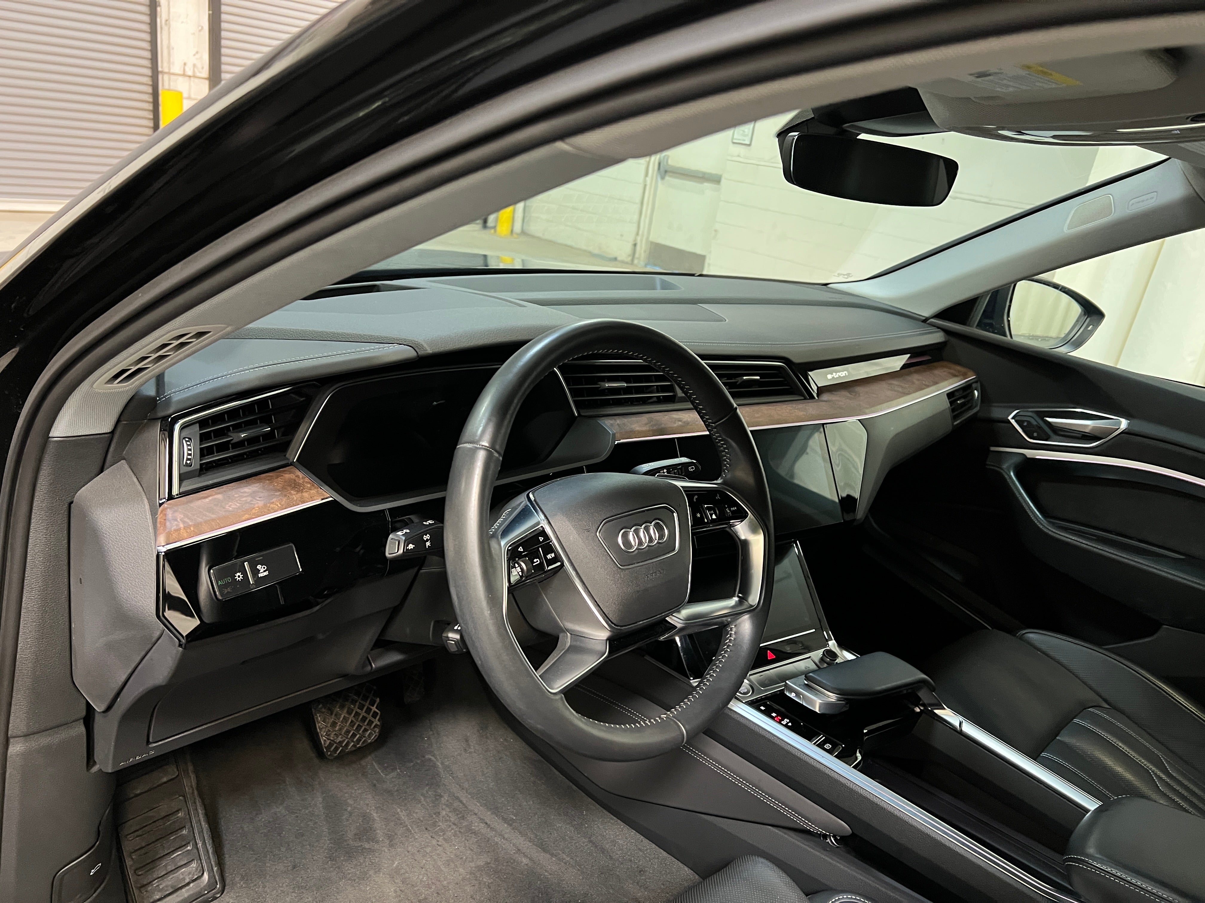 2019 Audi e-tron Prestige 2