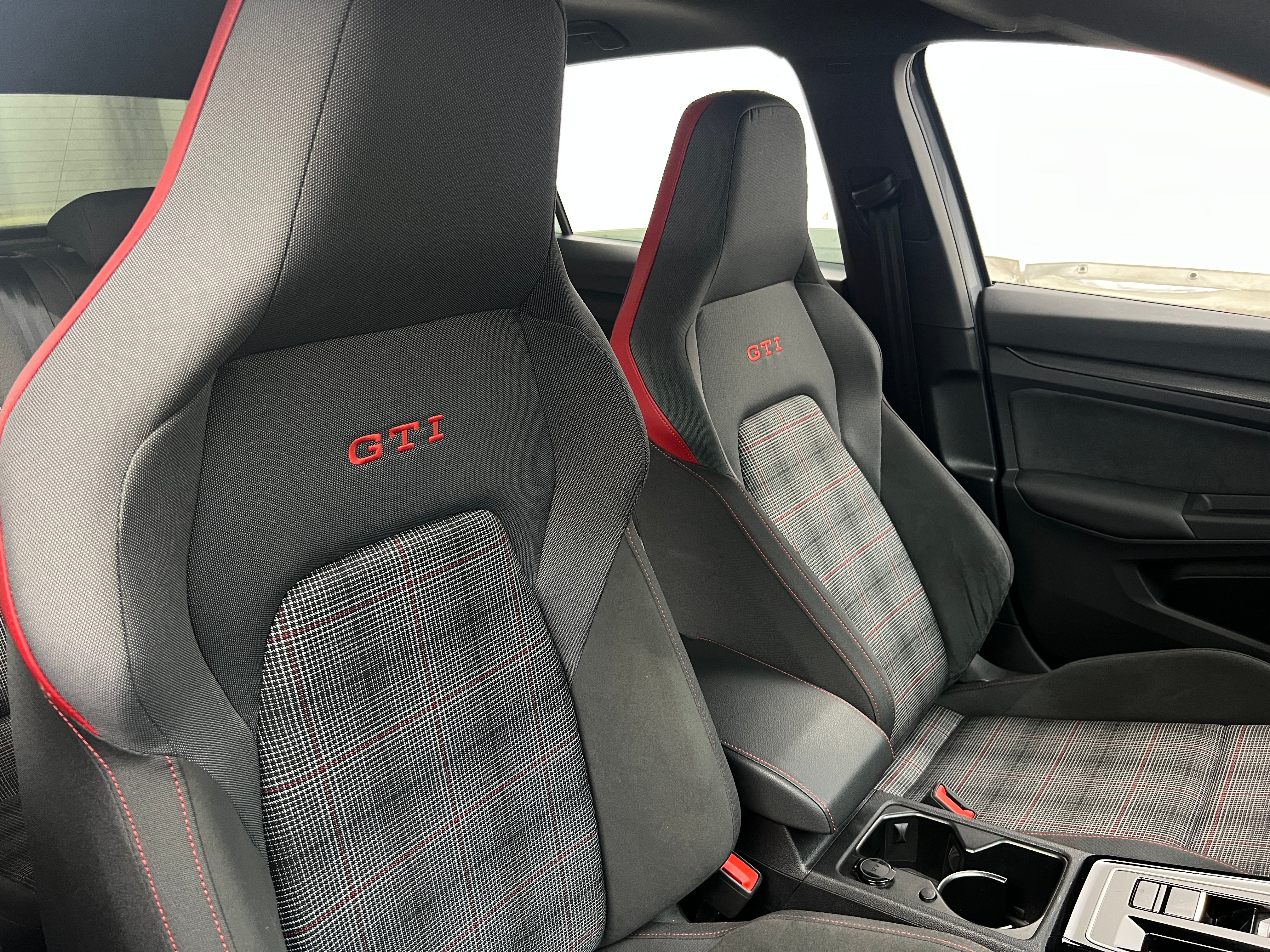 2024 Volkswagen Golf GTI SE 2