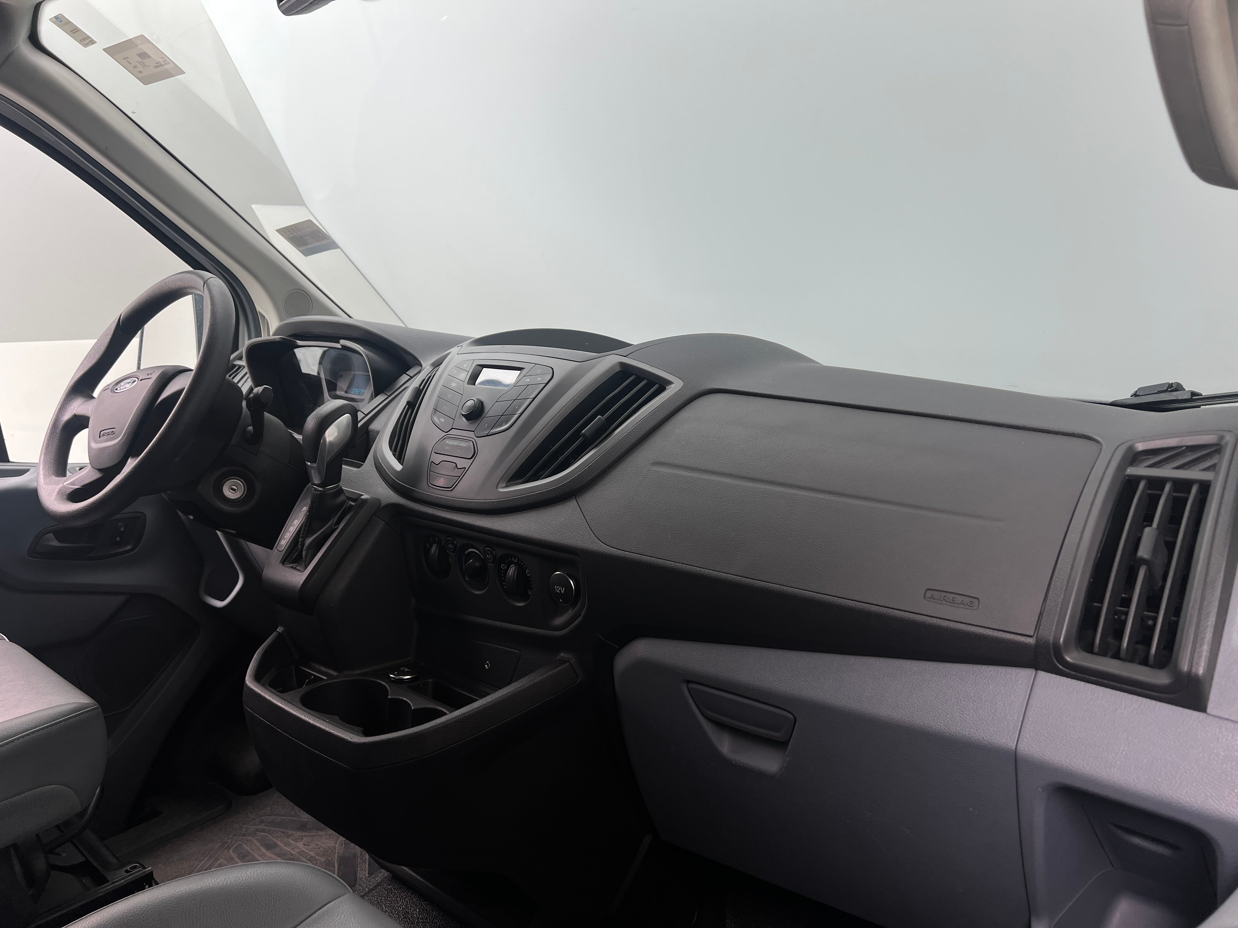 2015 Ford Transit Series 150 3