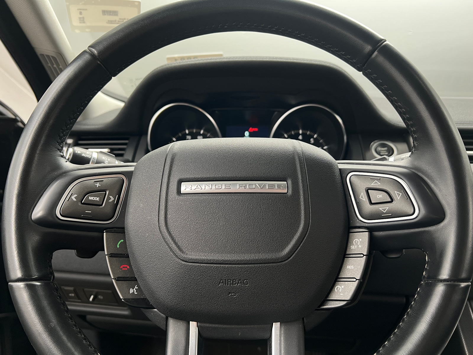 Thumbnail: 2019 Land Rover Range Rover Evoque - 4