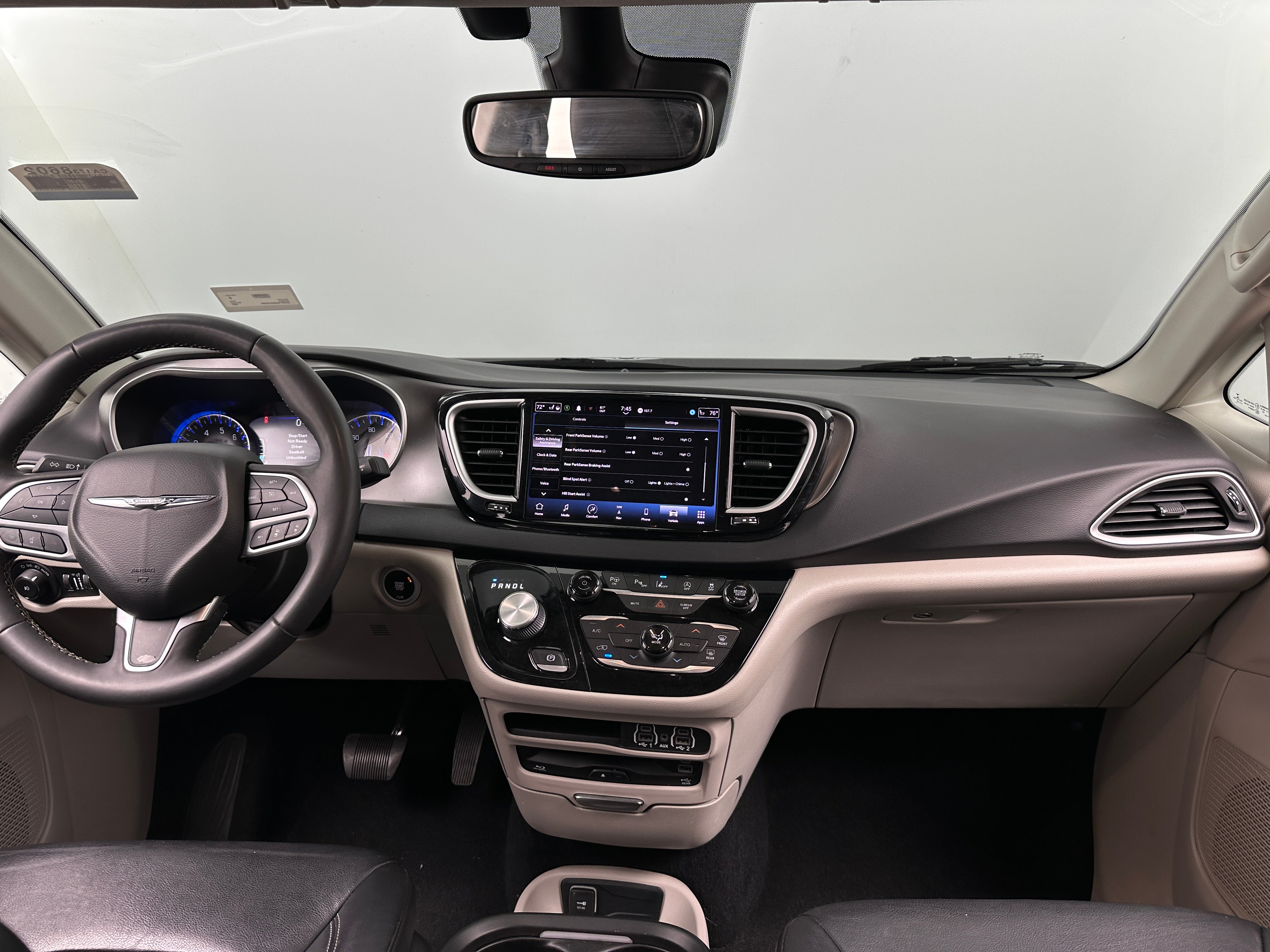 2022 Chrysler Pacifica Touring L 2