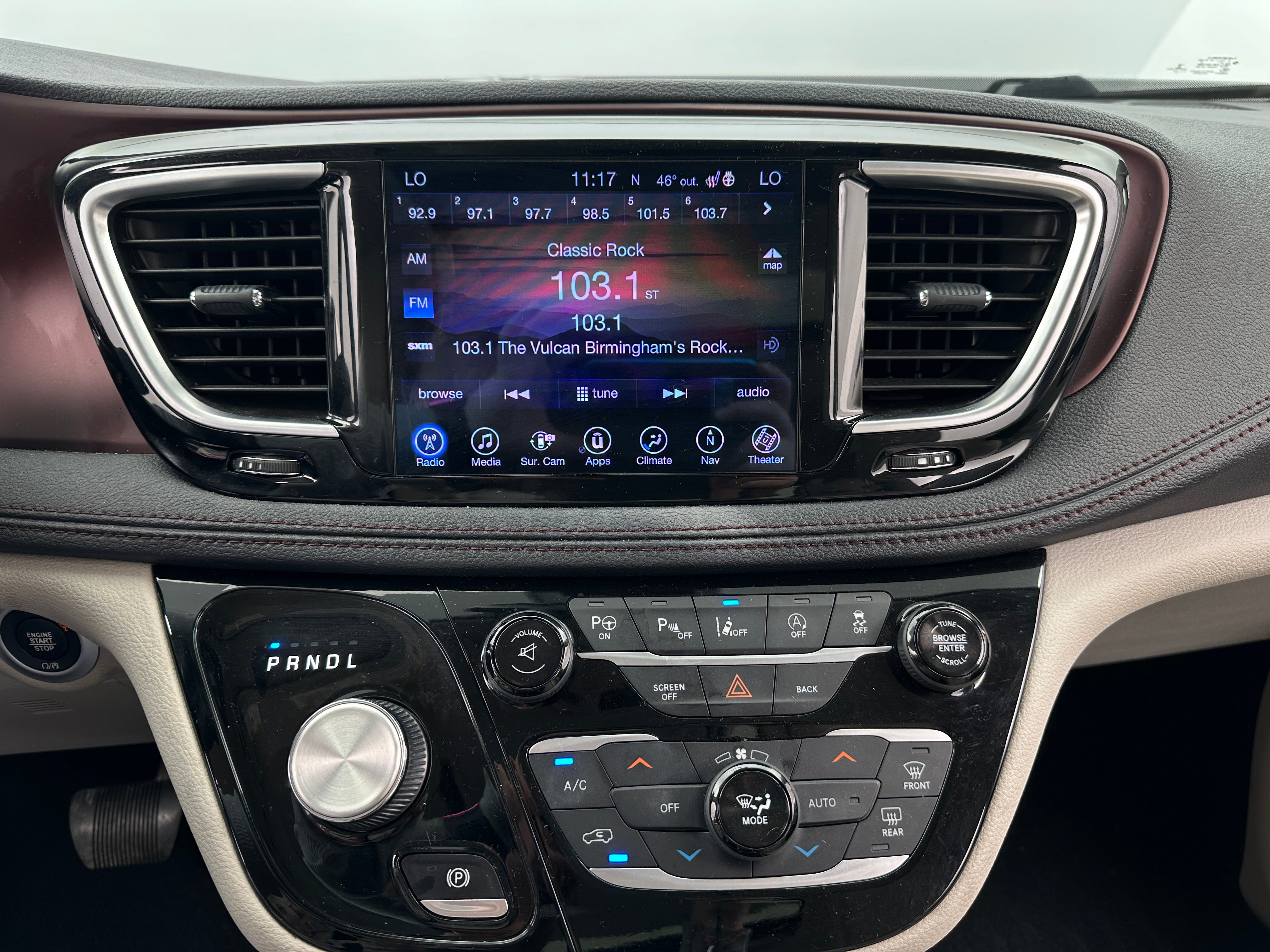 2017 Chrysler Pacifica Limited 3