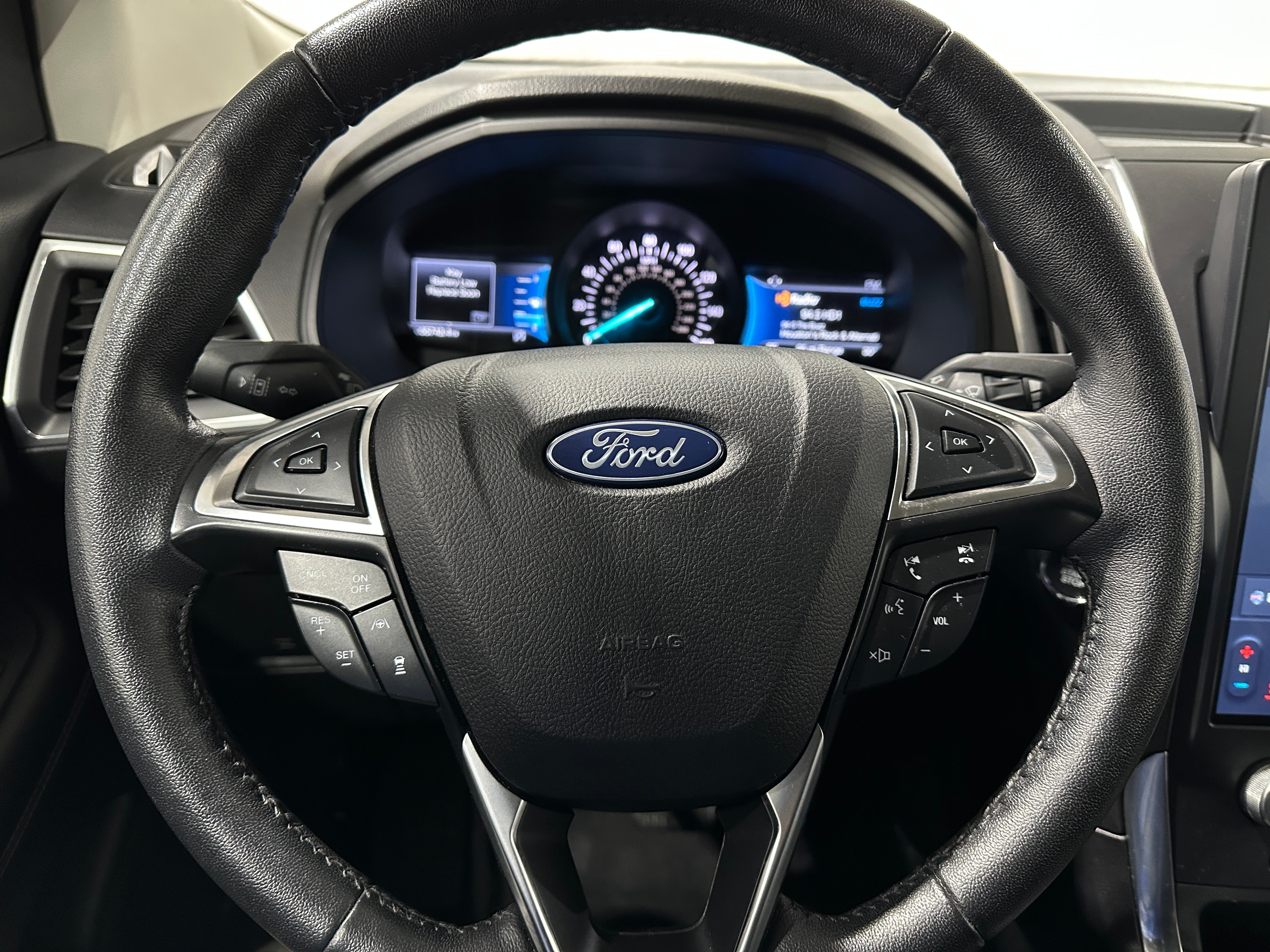 2022 Ford Edge Titanium 4