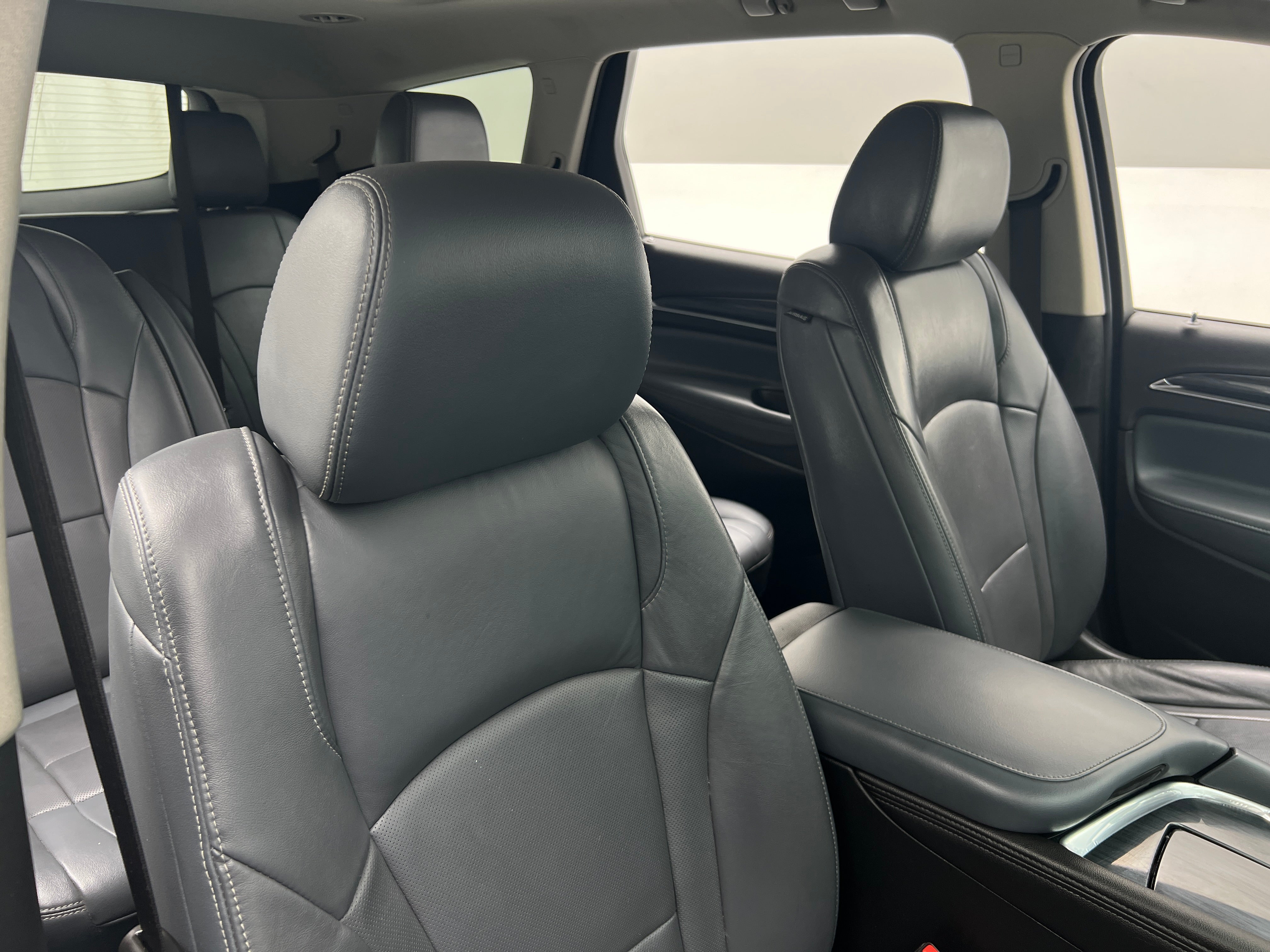 2019 Buick Enclave Essence 2