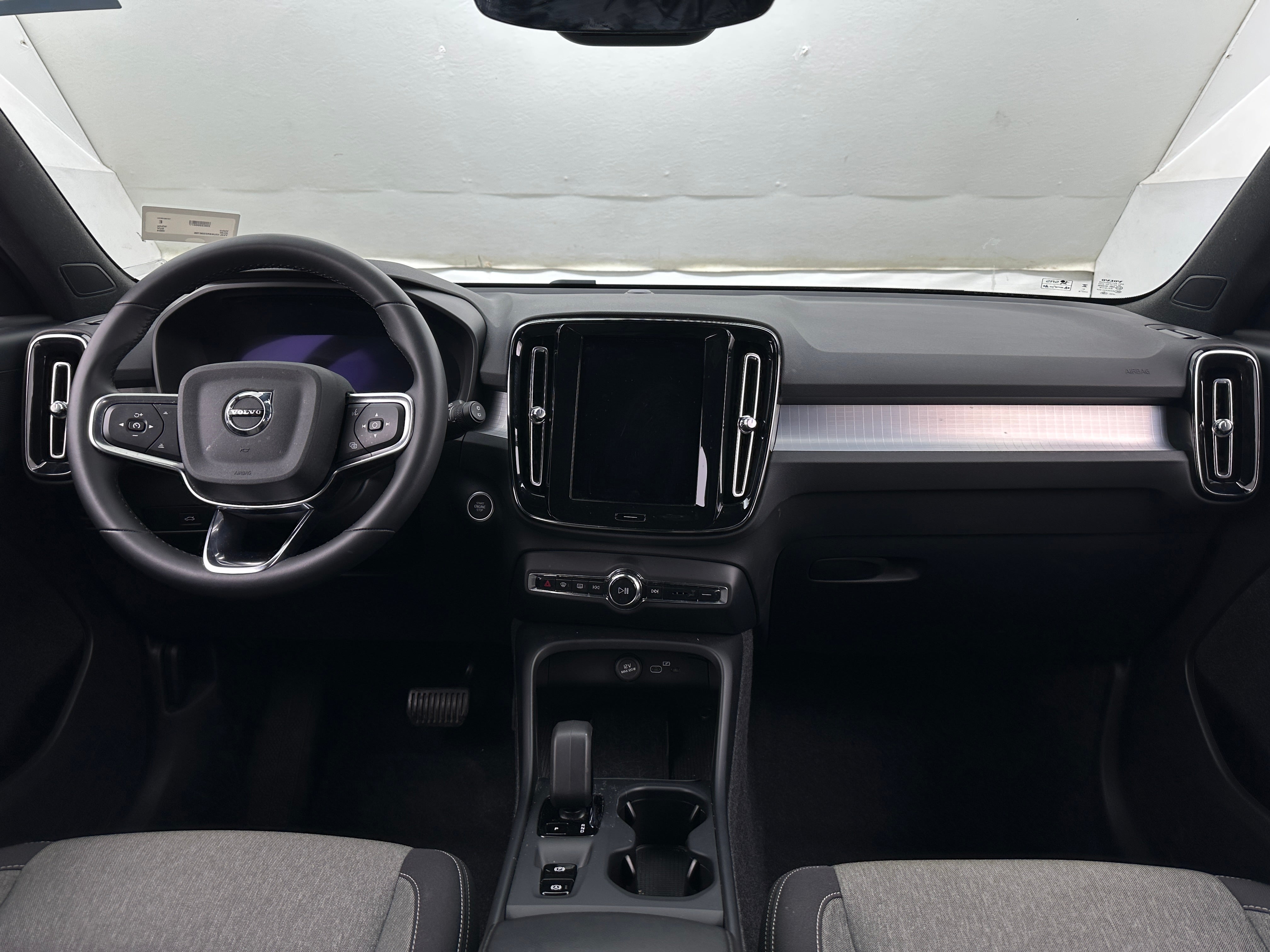 2024 Volvo XC40 B5 Core 3