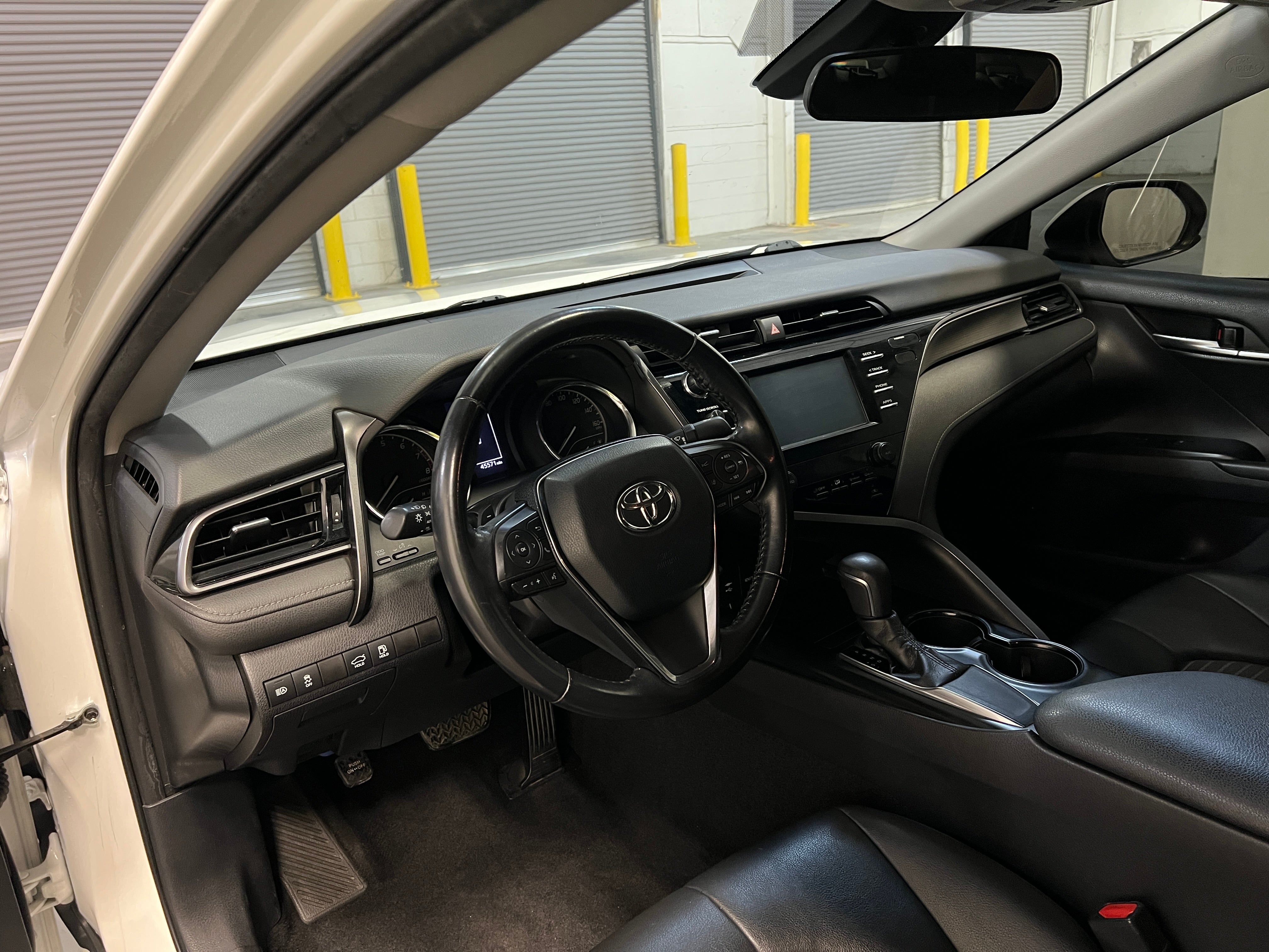 2019 Toyota Camry SE 3