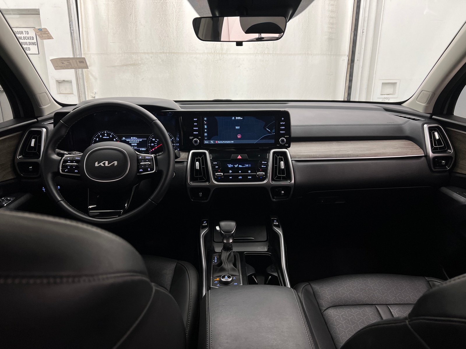 Thumbnail: 2022 Kia Sorento - 3