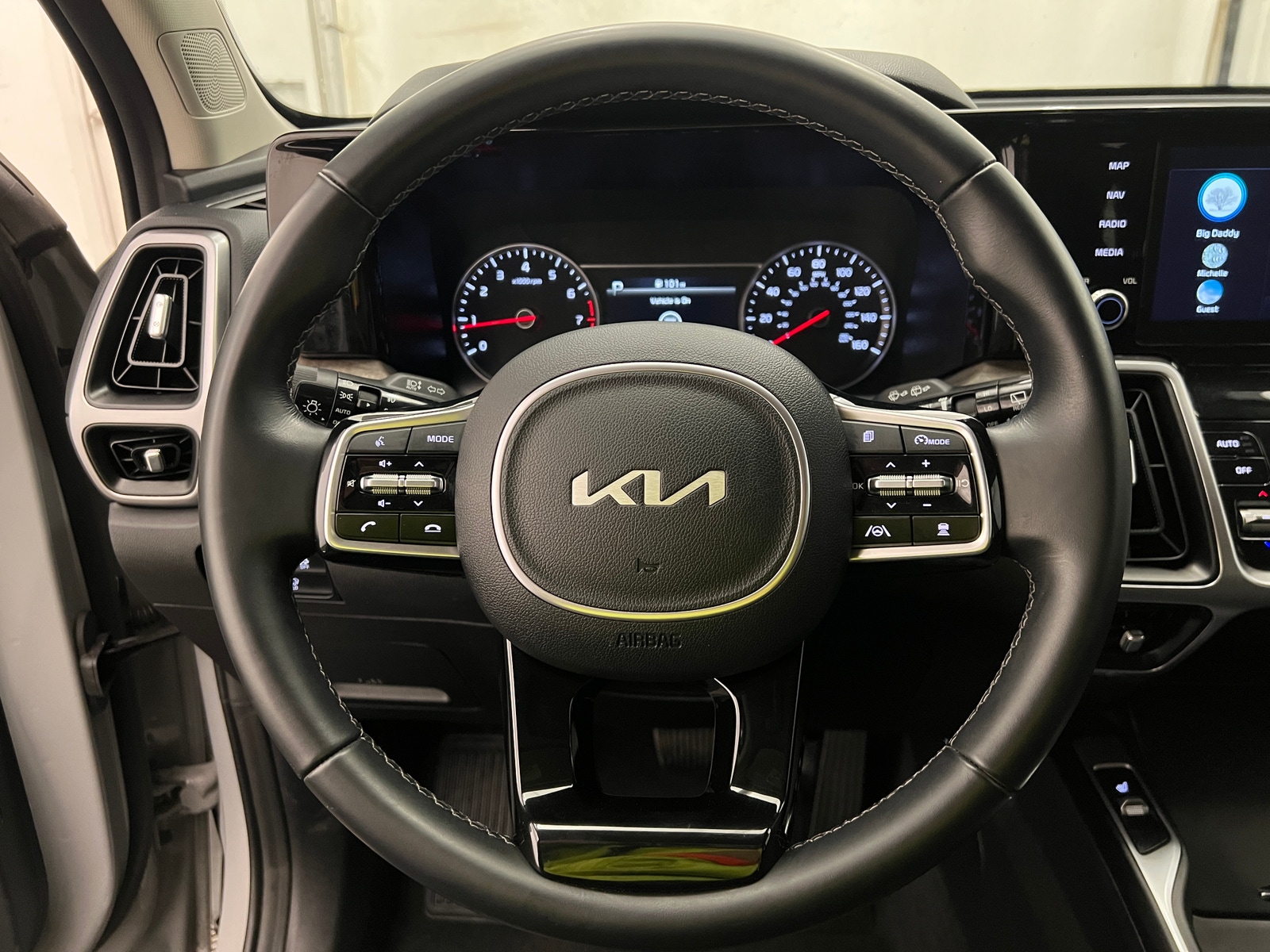 Thumbnail: 2022 Kia Sorento - 5