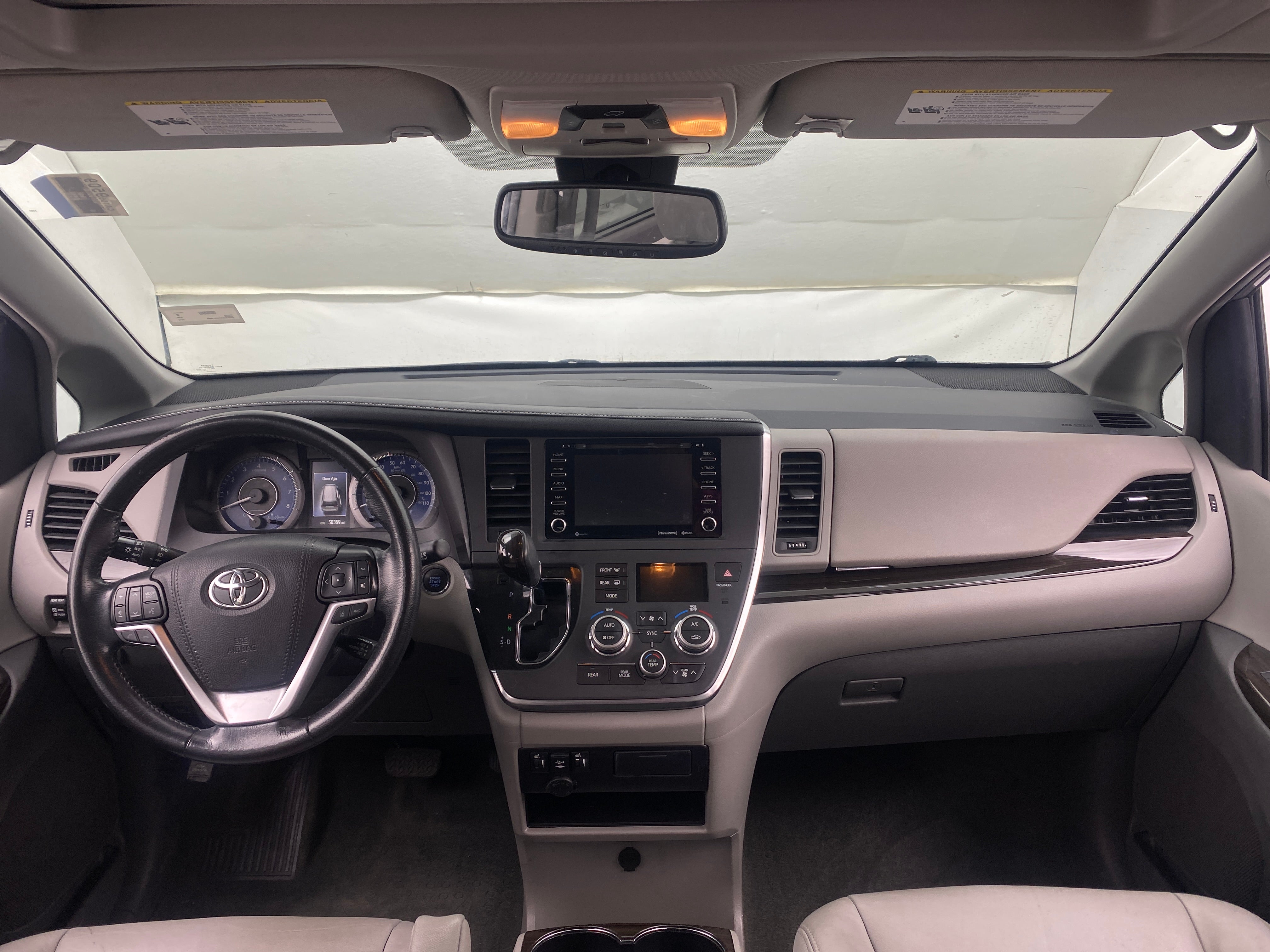 2019 Toyota Sienna XLE 2