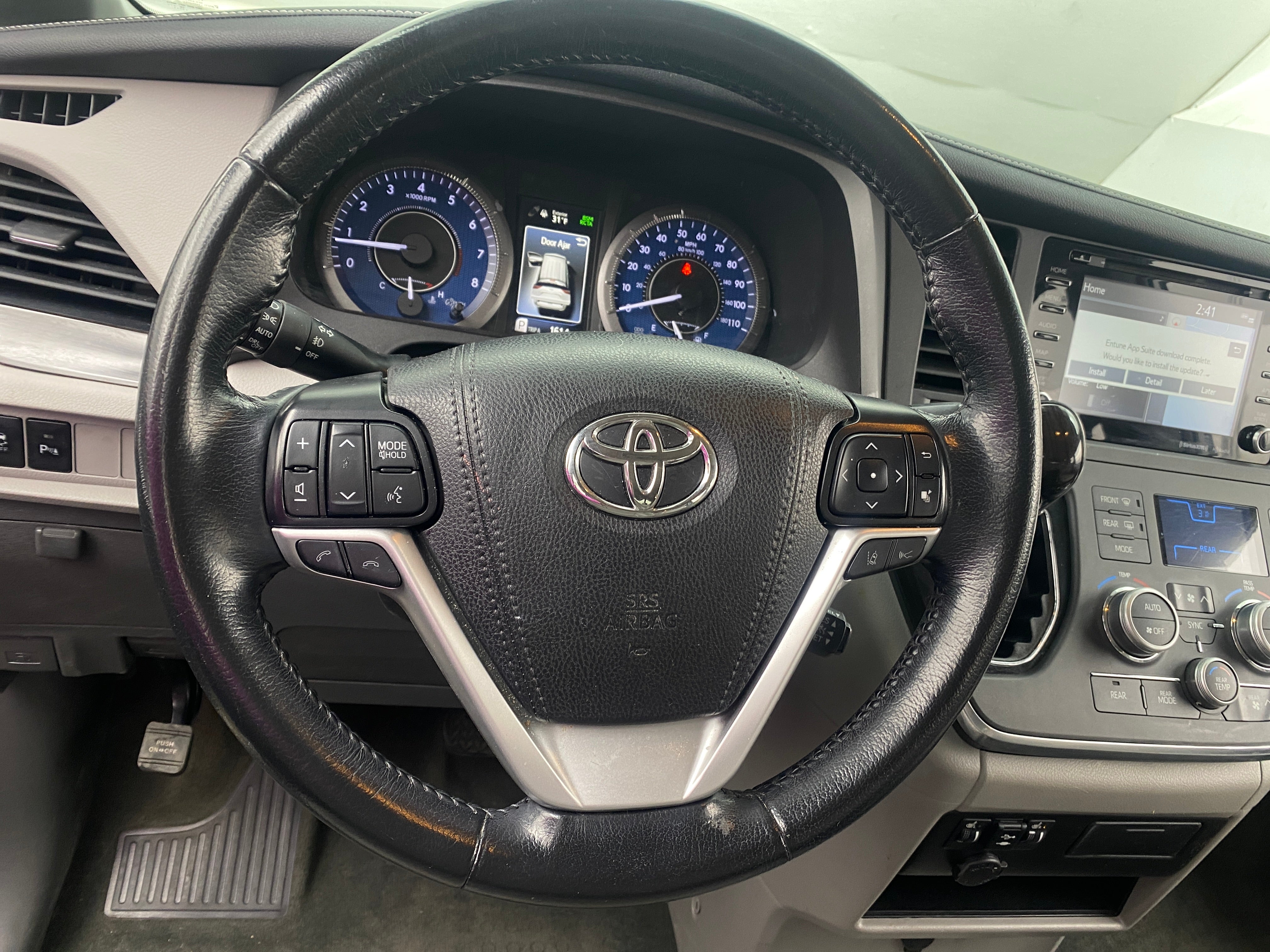 2019 Toyota Sienna XLE 4