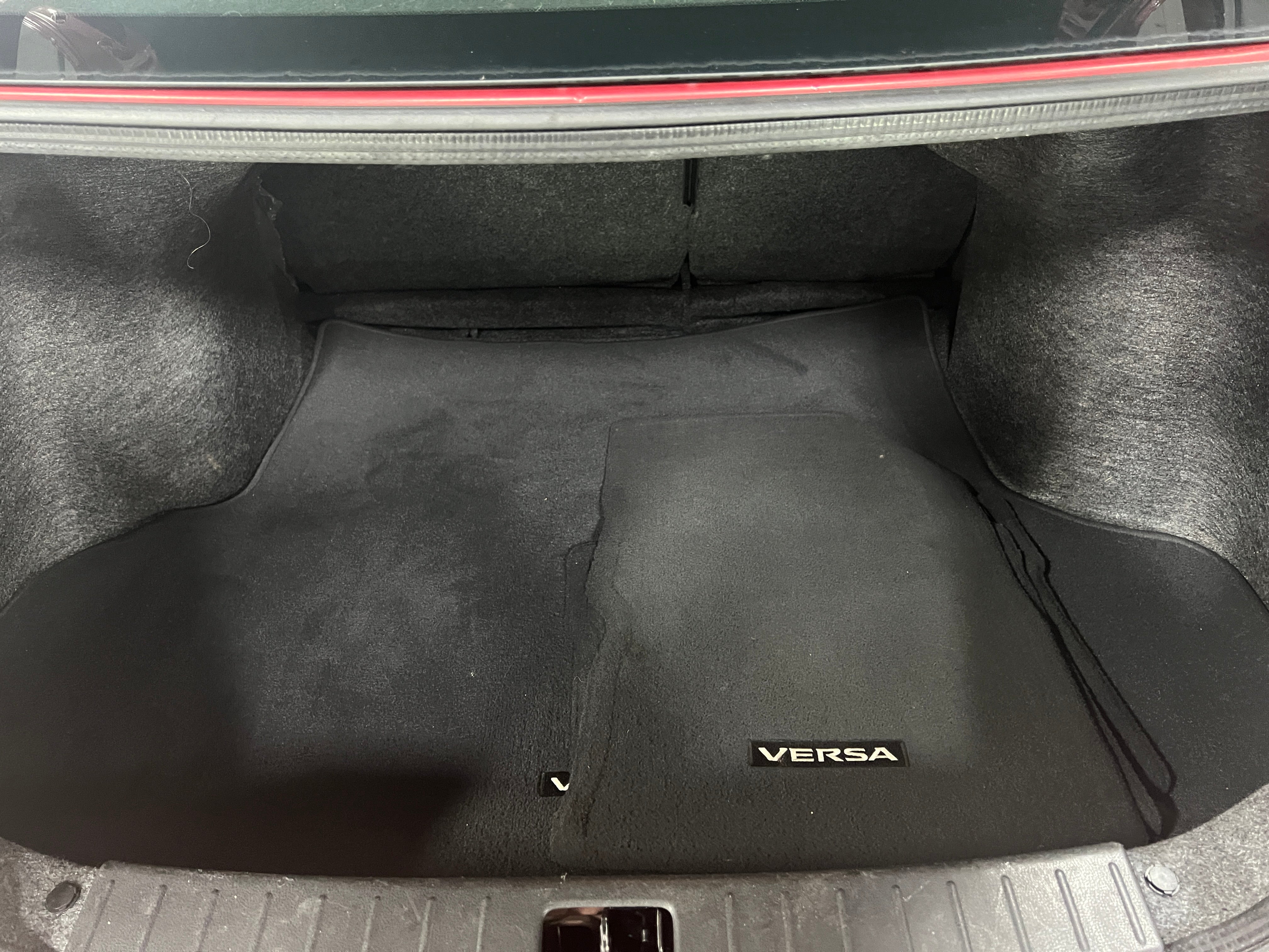 2018 Nissan Versa SV 7