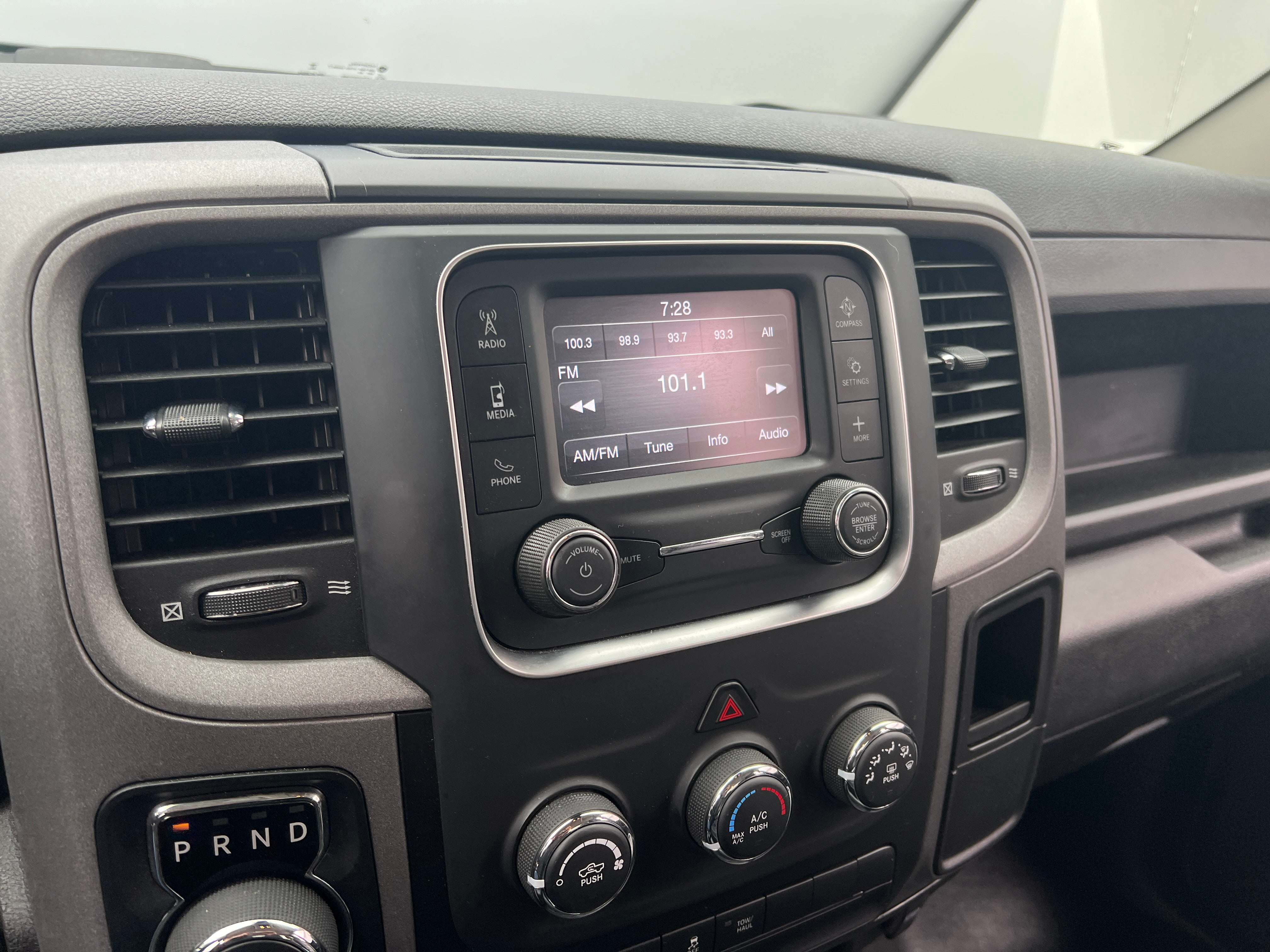 2021 RAM 1500 Classic Tradesman 4