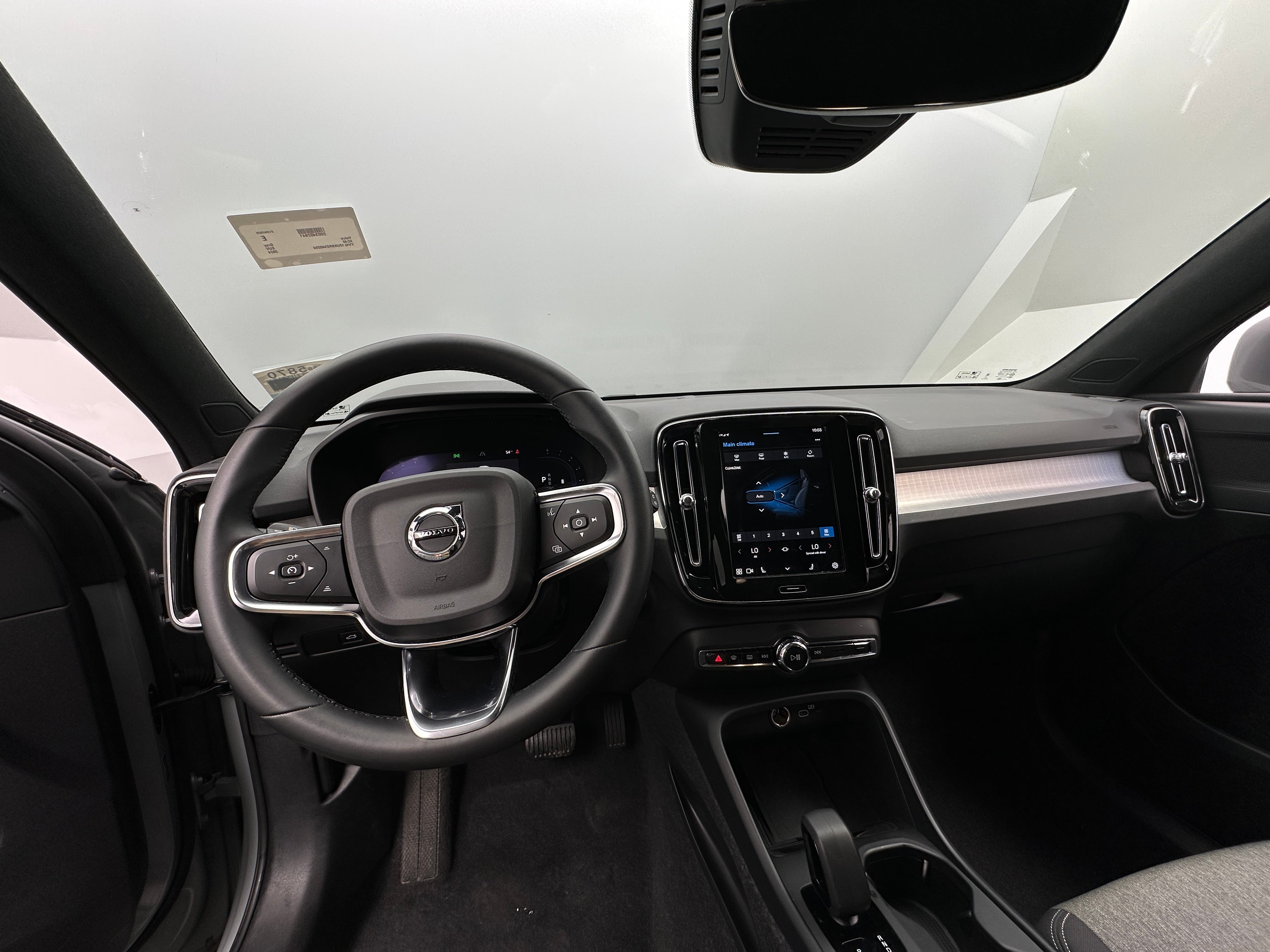 2024 Volvo XC40 B5 Core 3