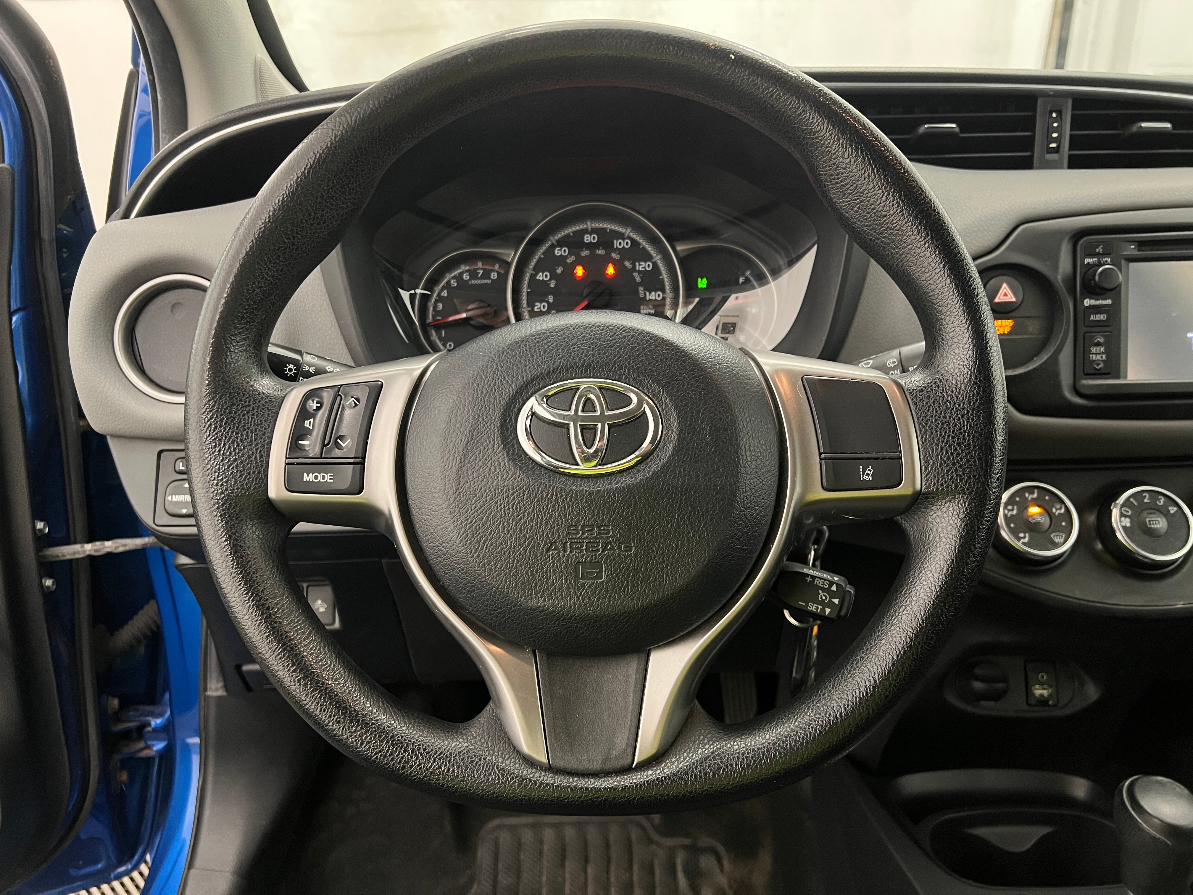 2017 Toyota Yaris LE 5