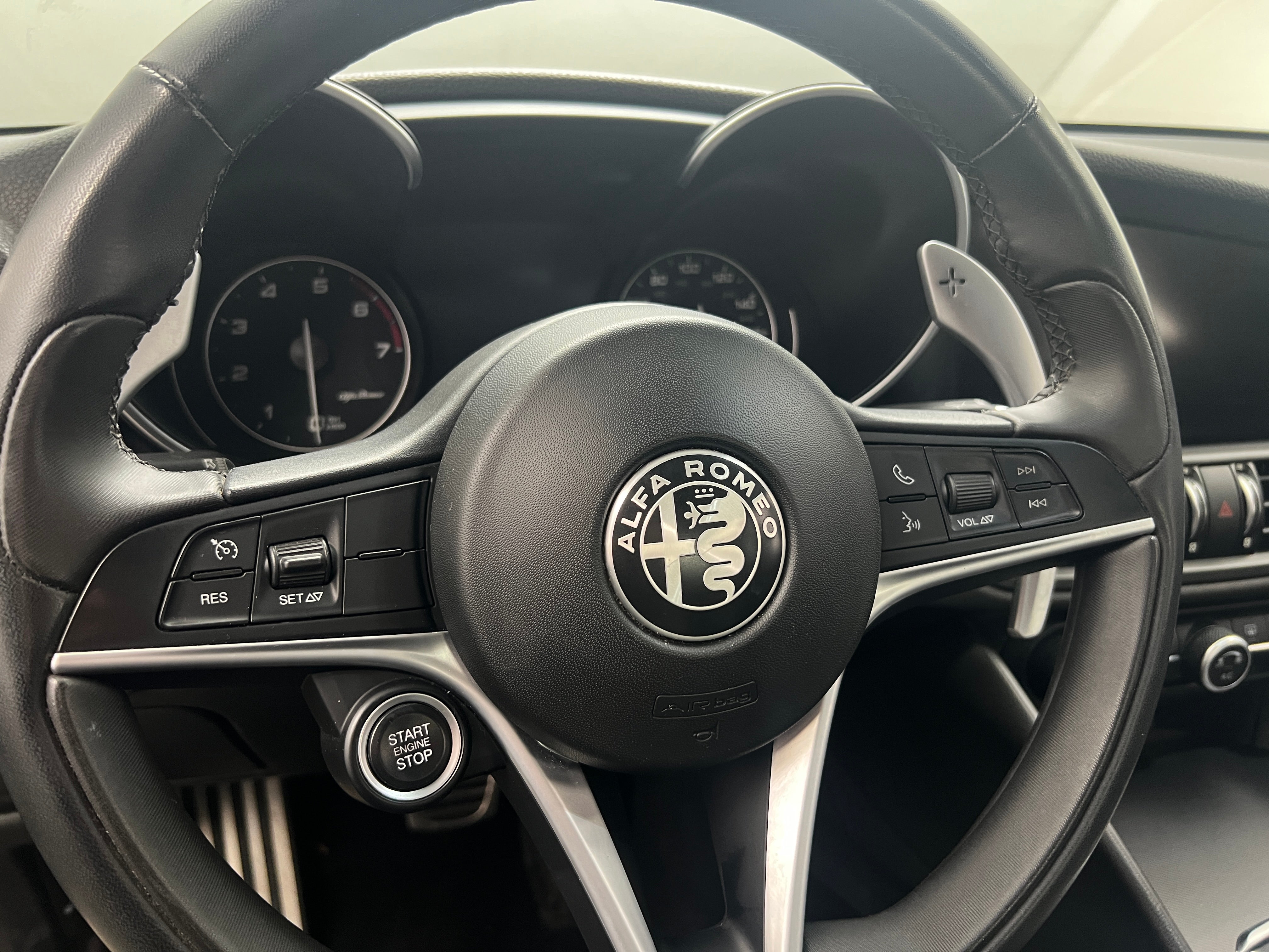 2019 Alfa Romeo Giulia Sport 4