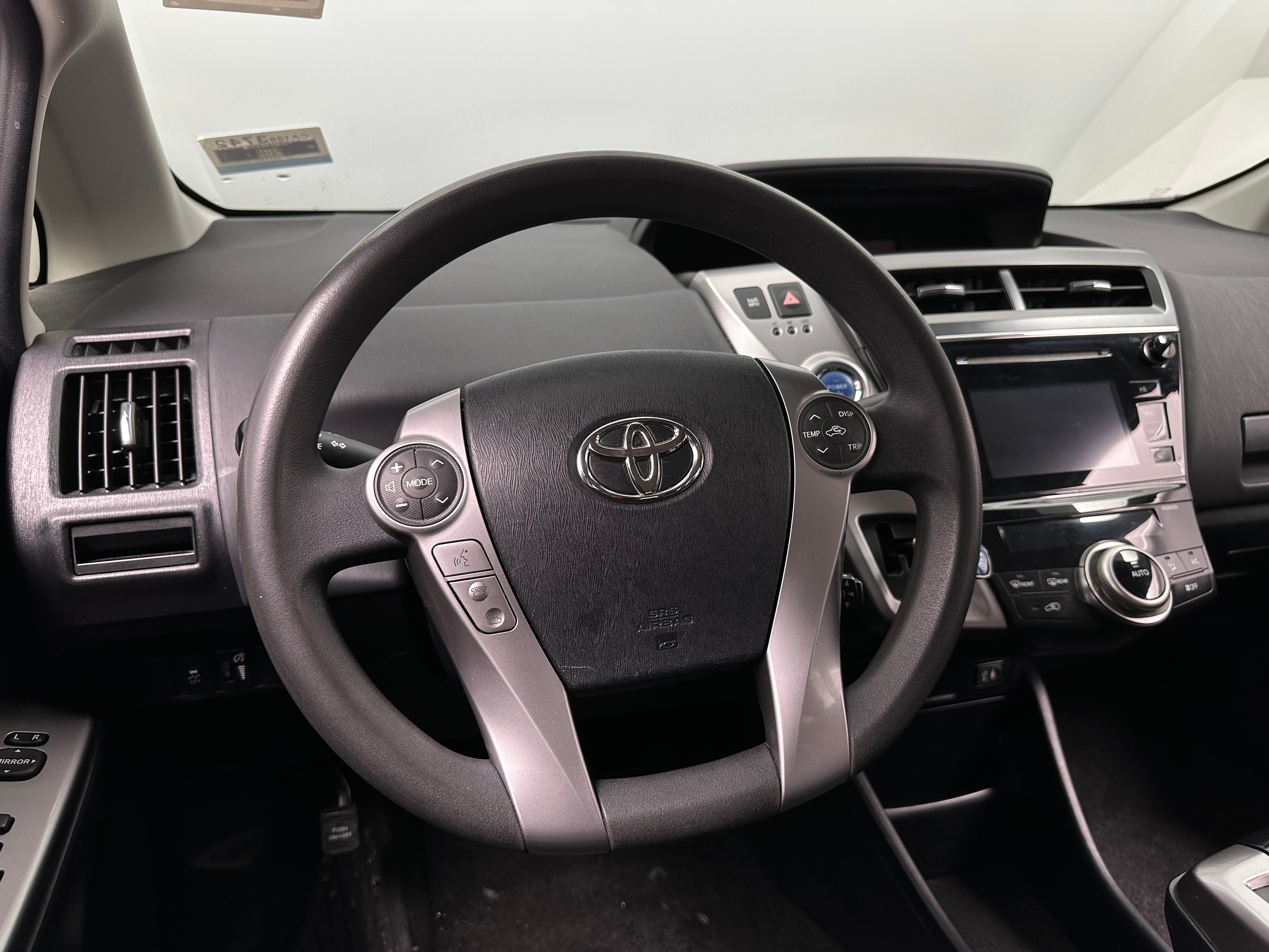 2015 Toyota Prius v Two 5