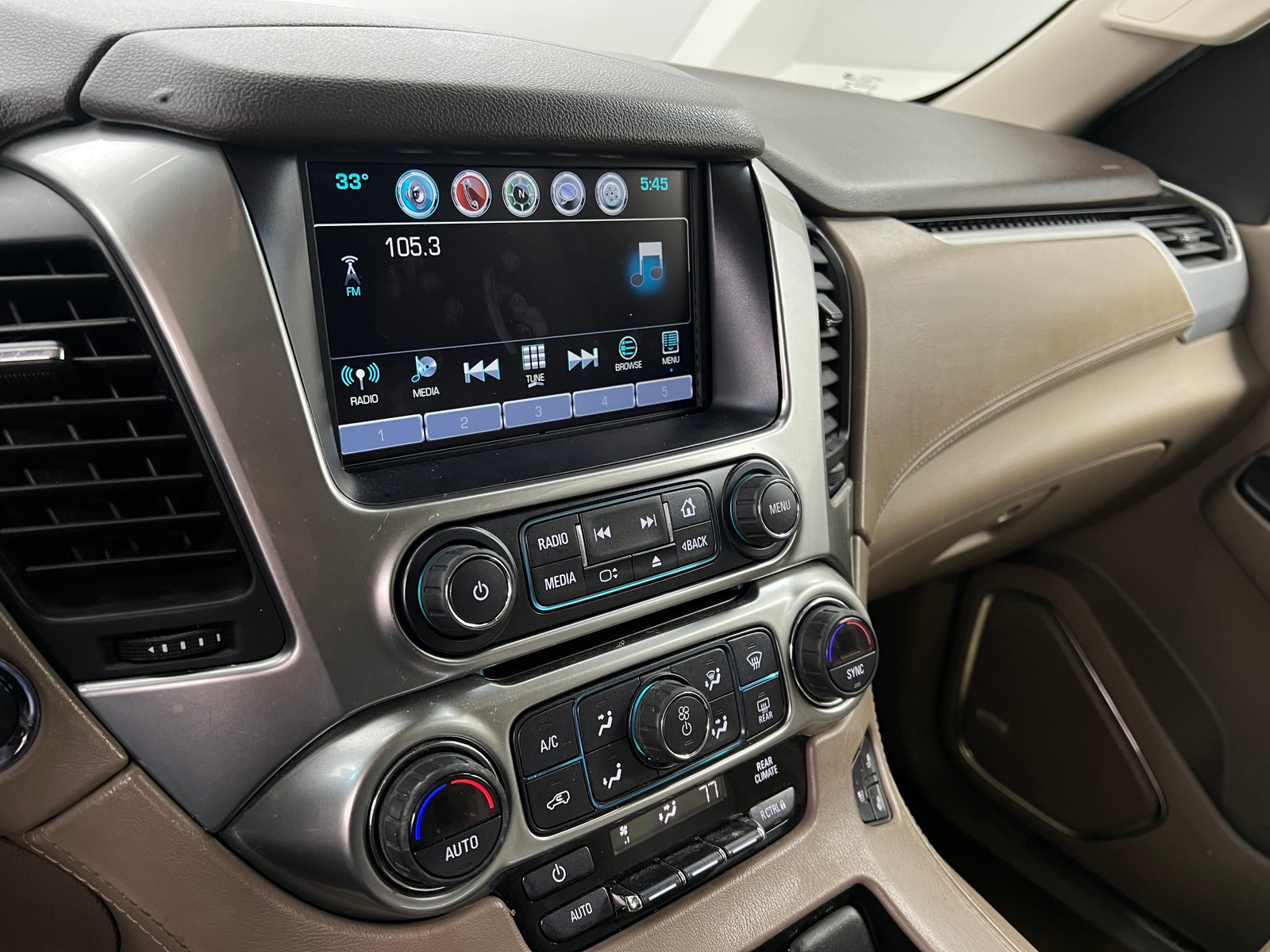 Thumbnail: 2017 GMC Yukon XL - 3