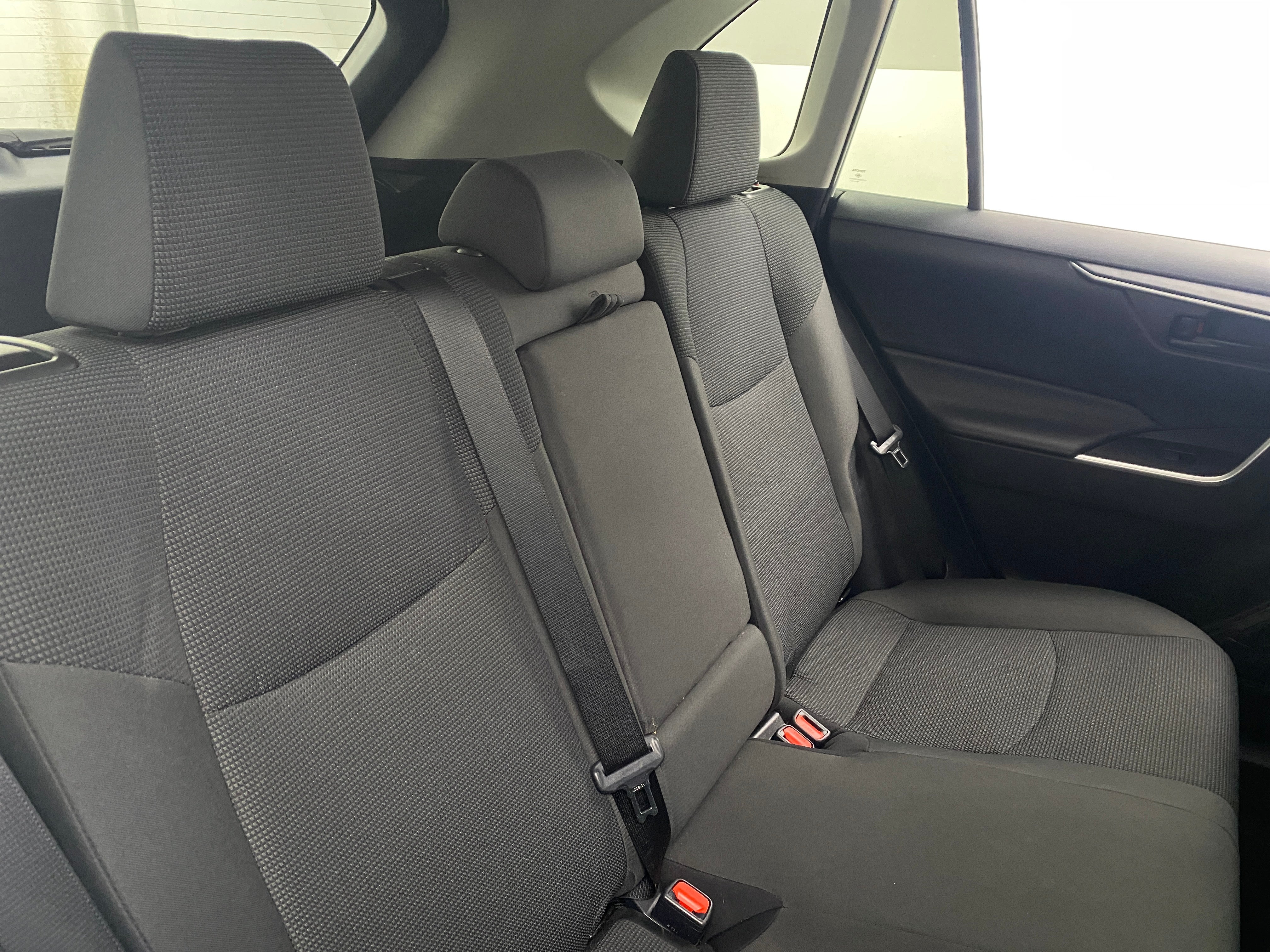 2020 Toyota RAV4 LE 6