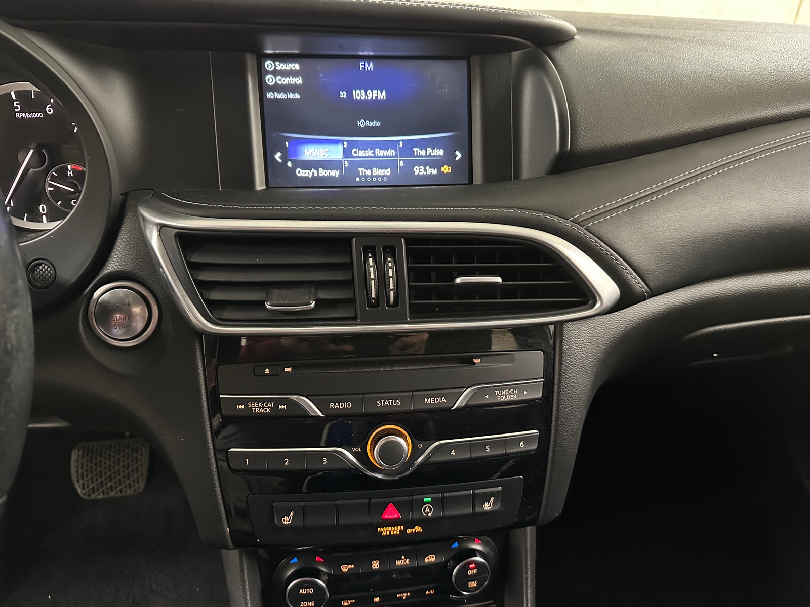 Thumbnail: 2019 INFINITI QX30 - 4