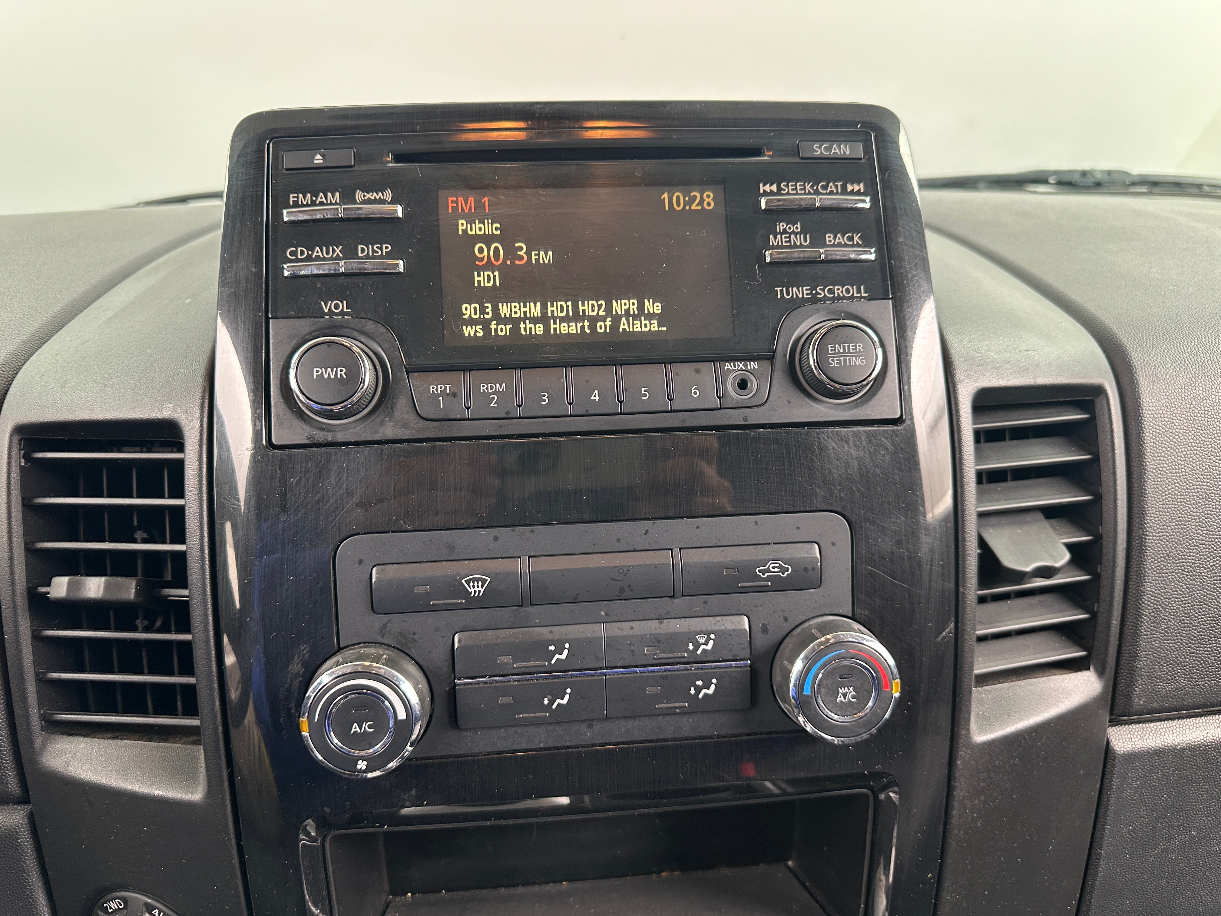 2013 Nissan Titan SV 4