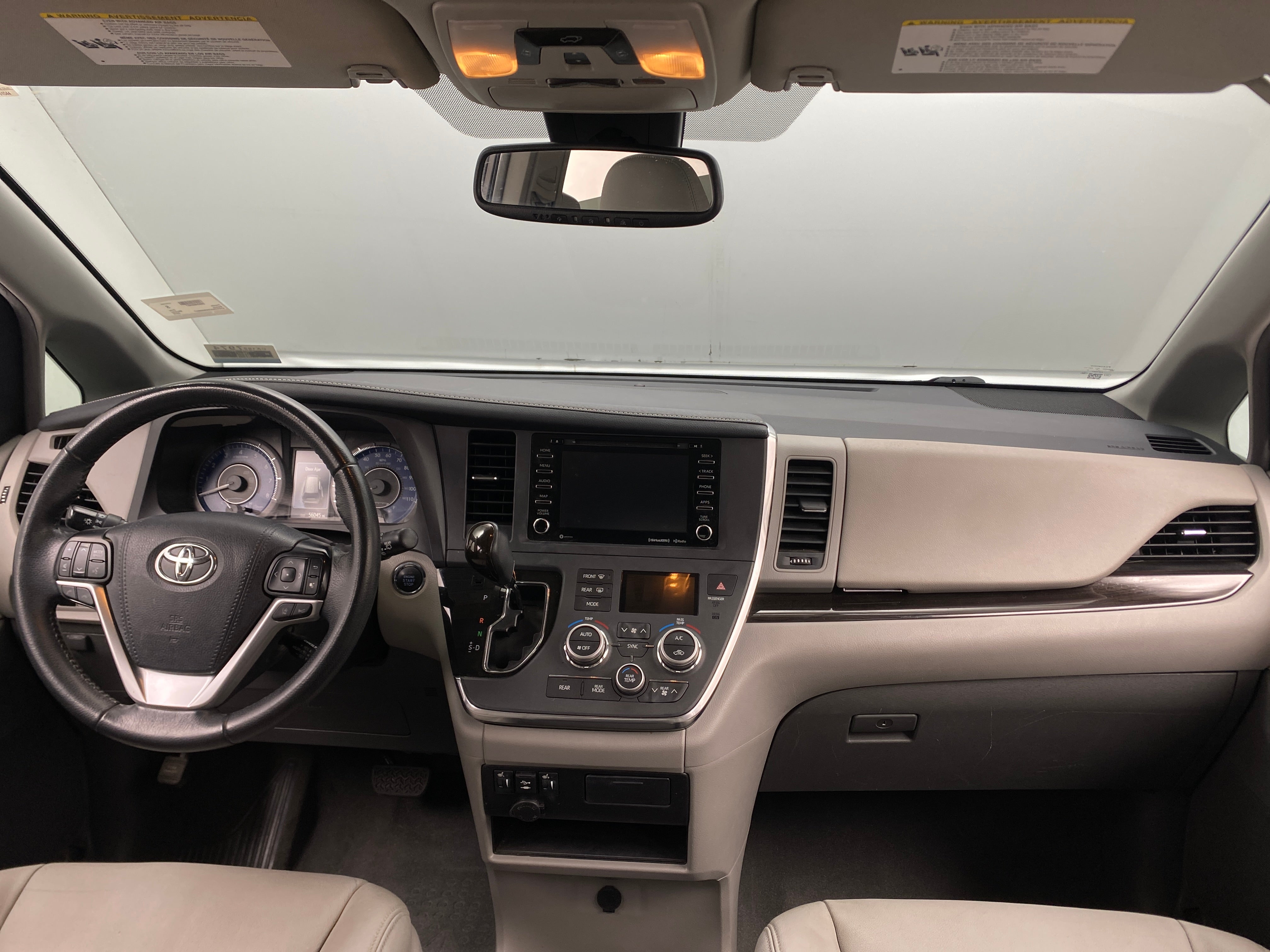 2019 Toyota Sienna XLE 2