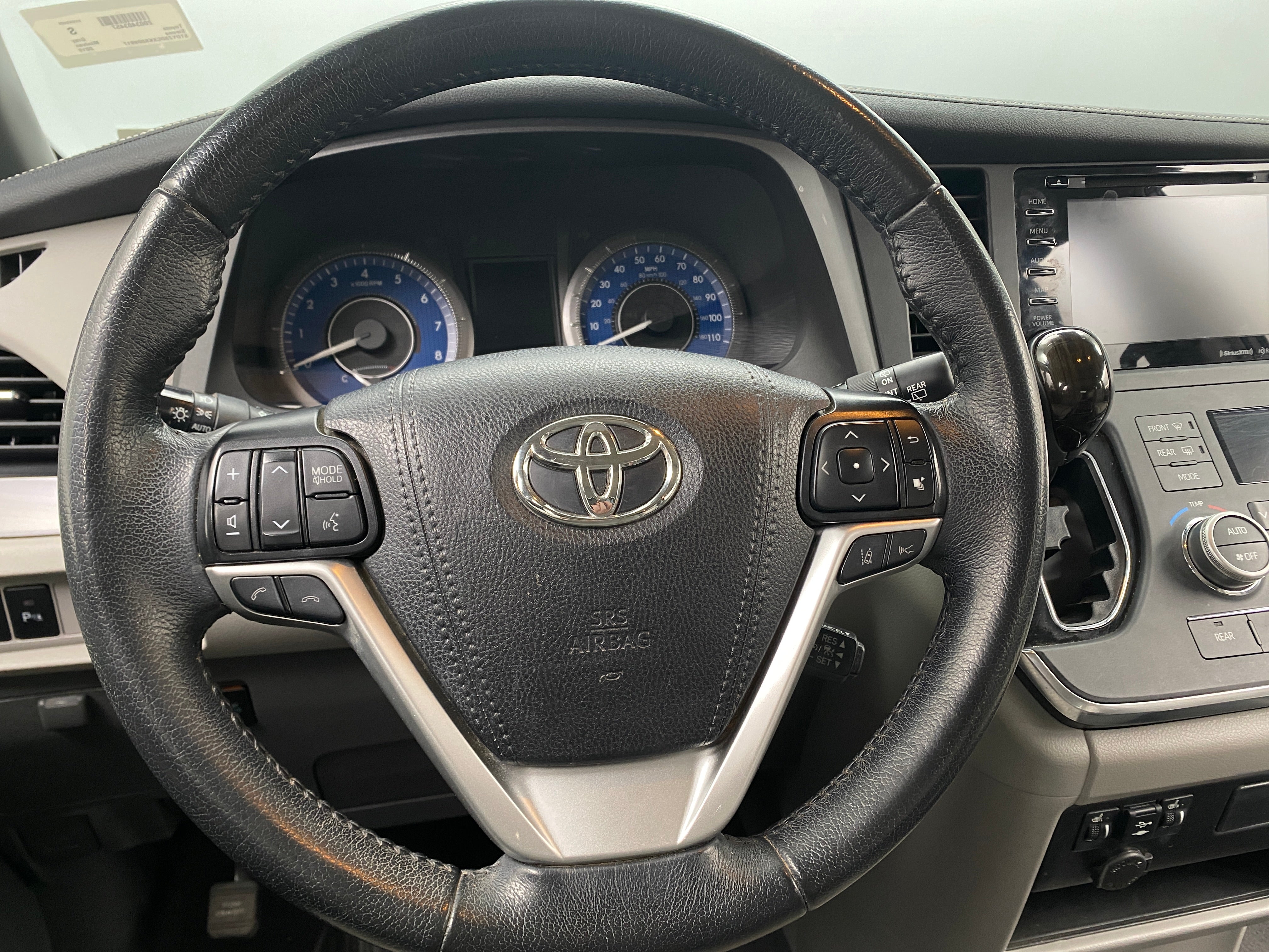 2019 Toyota Sienna XLE 4