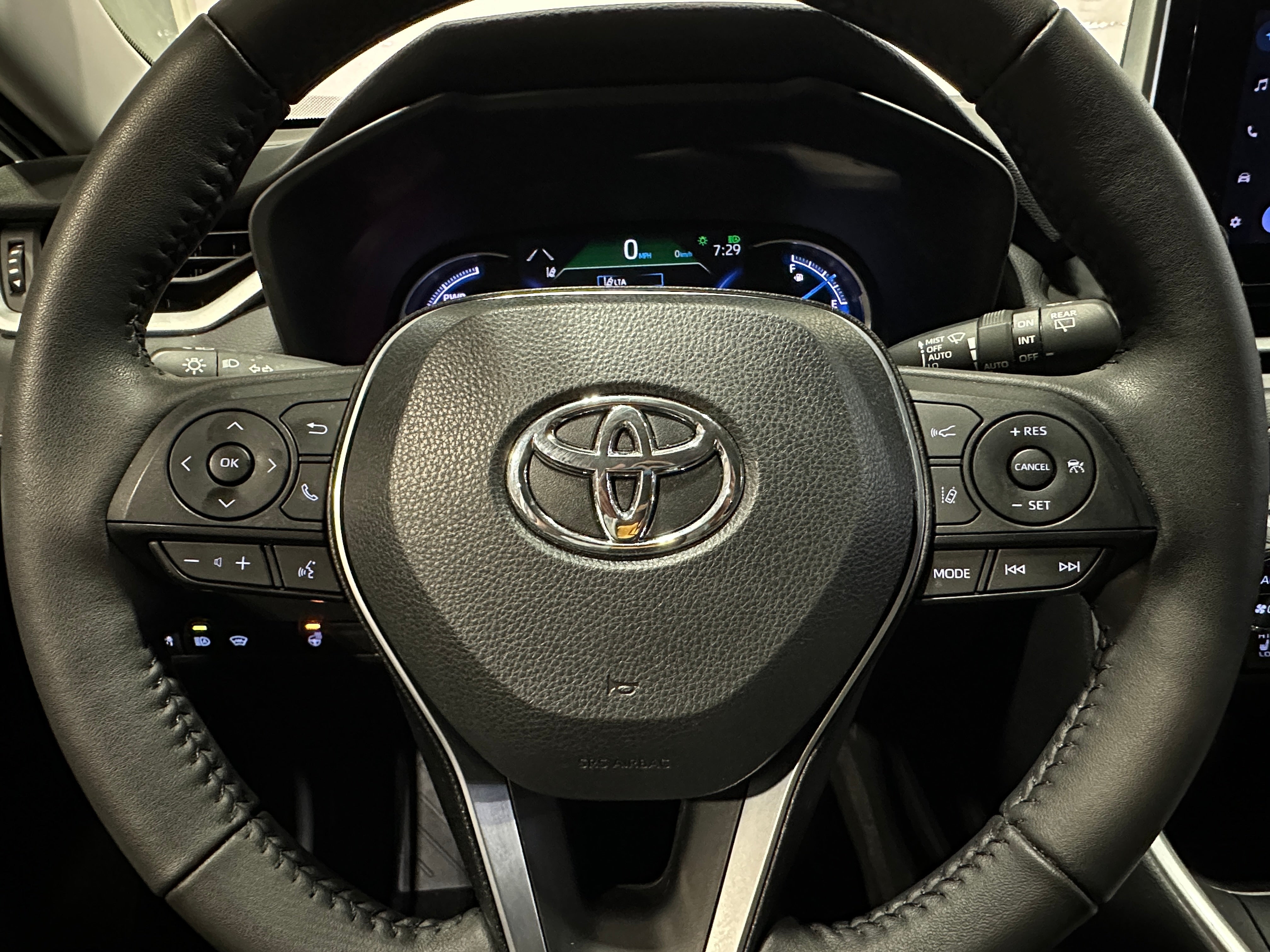 2023 Toyota RAV4 XLE 5