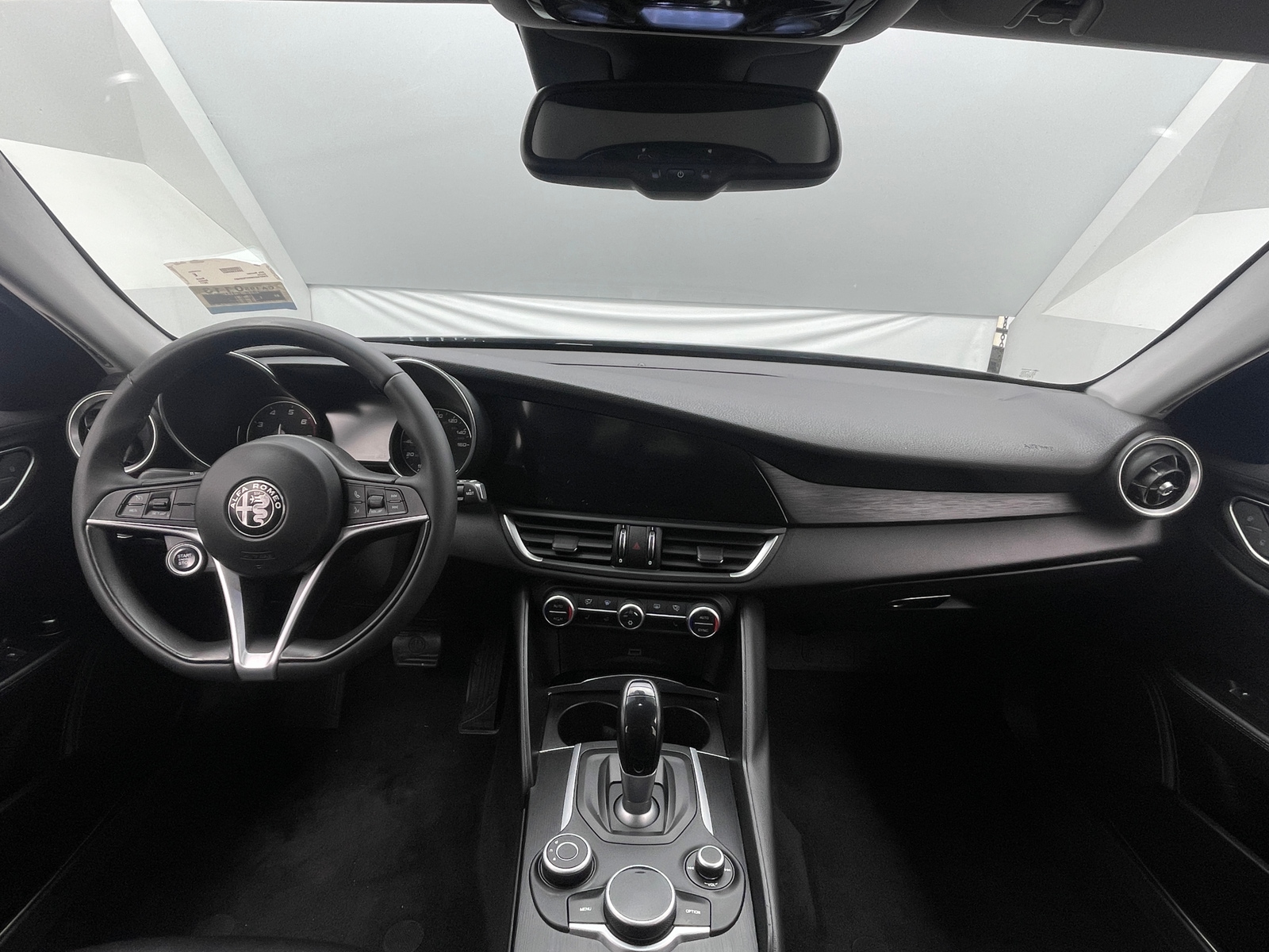 Thumbnail: 2017 Alfa Romeo Giulia - 3