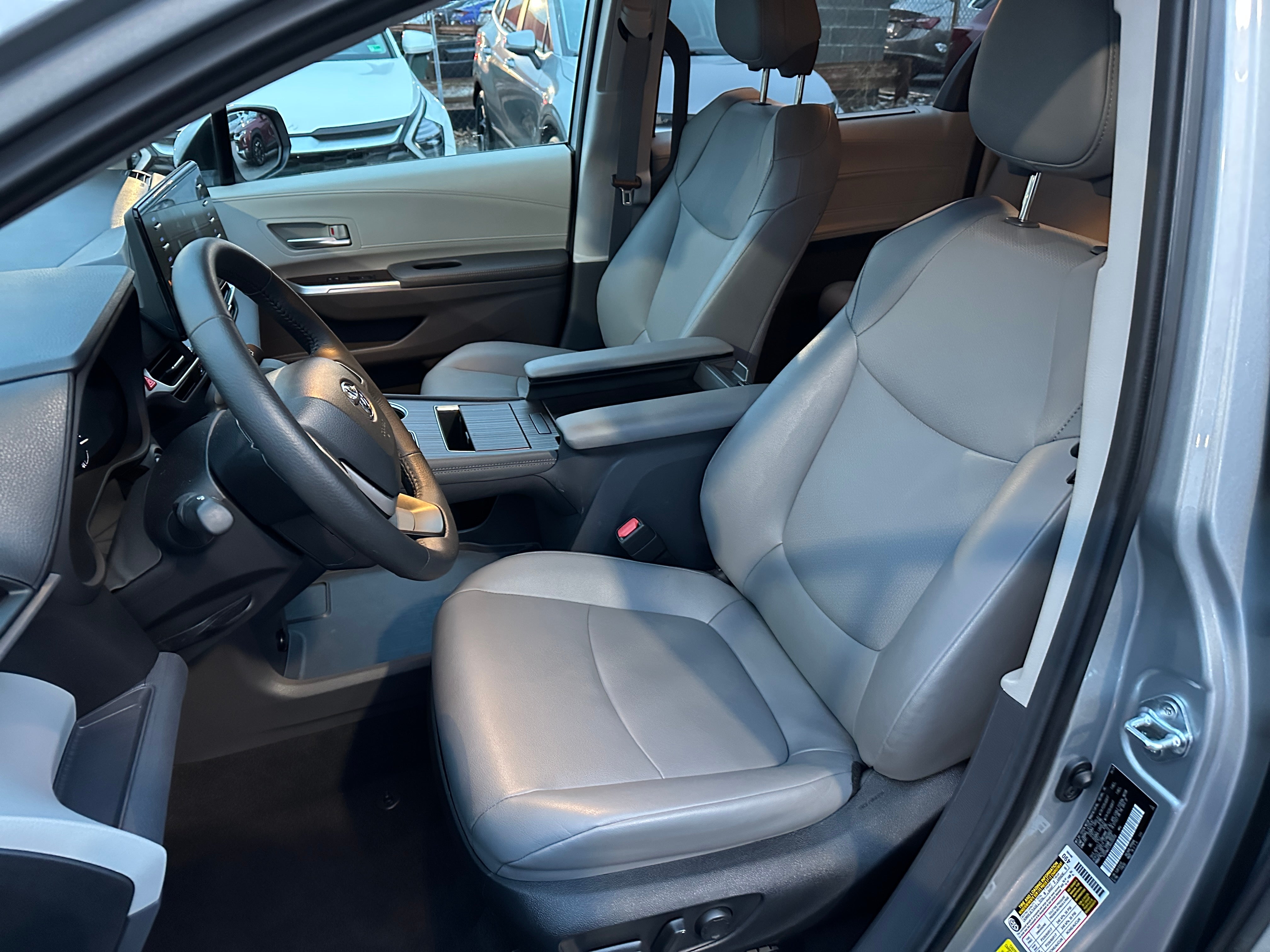 2024 Toyota Sienna XLE 2