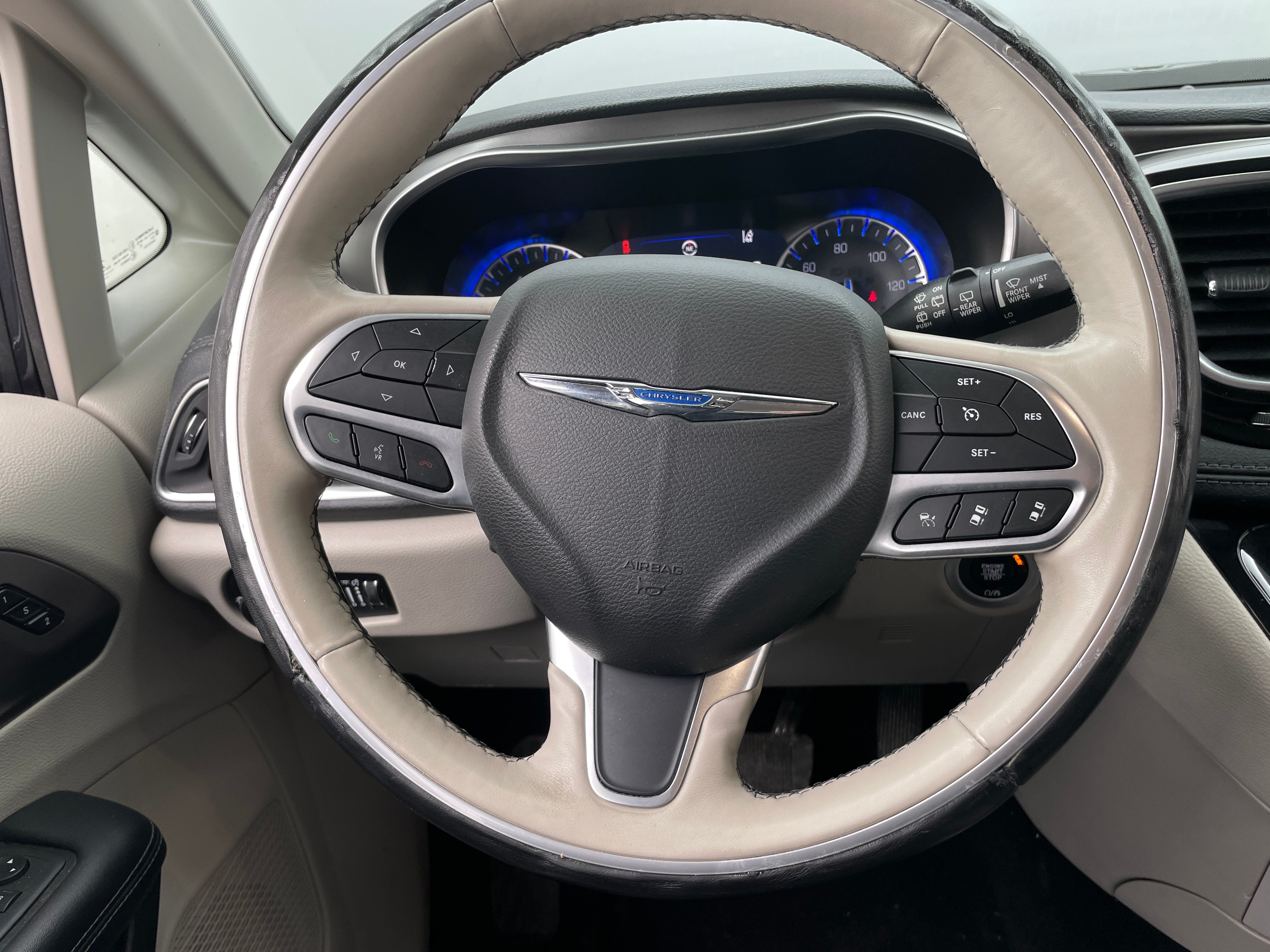 2019 Chrysler Pacifica Limited 4