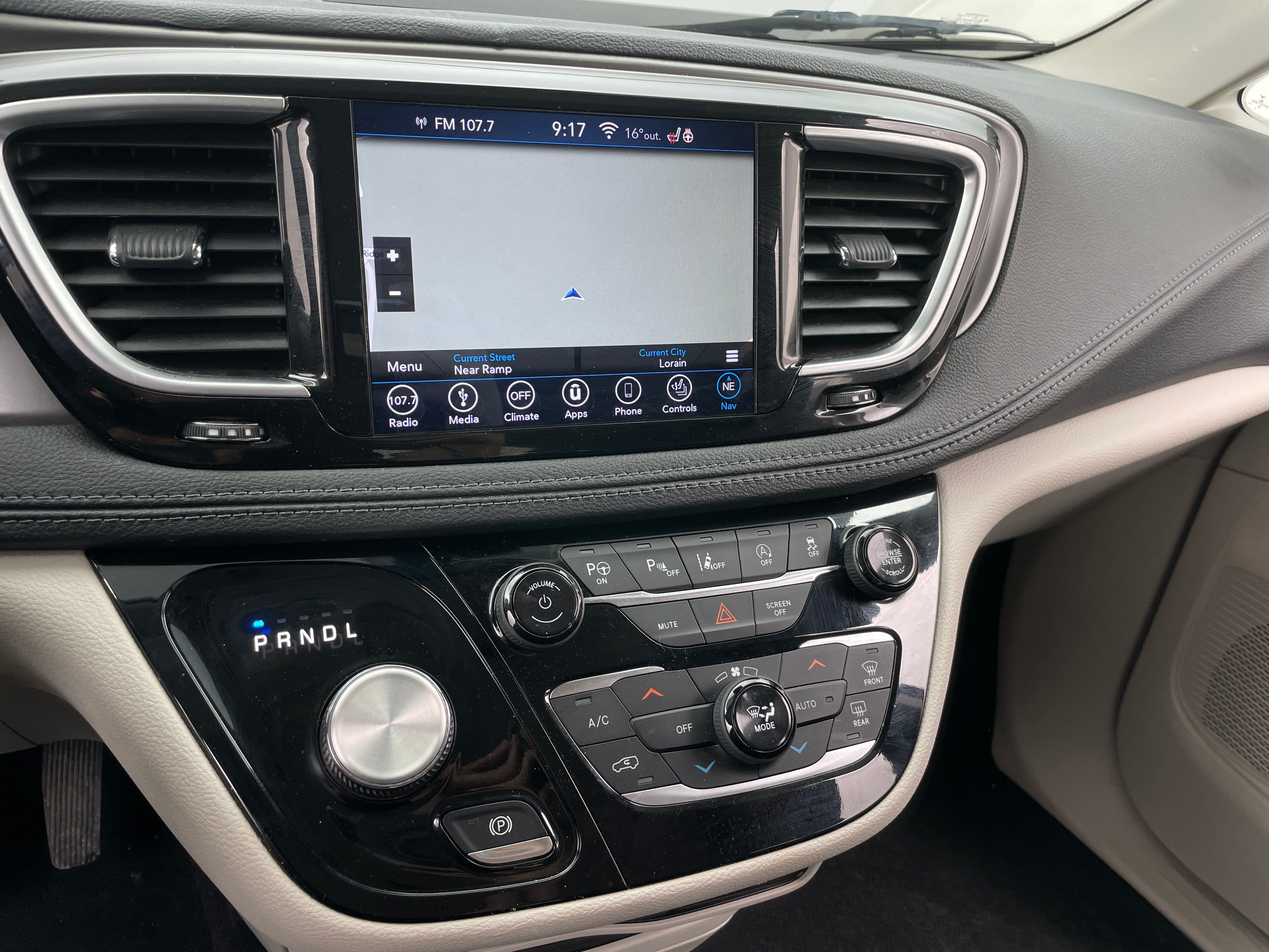 2019 Chrysler Pacifica Limited 3